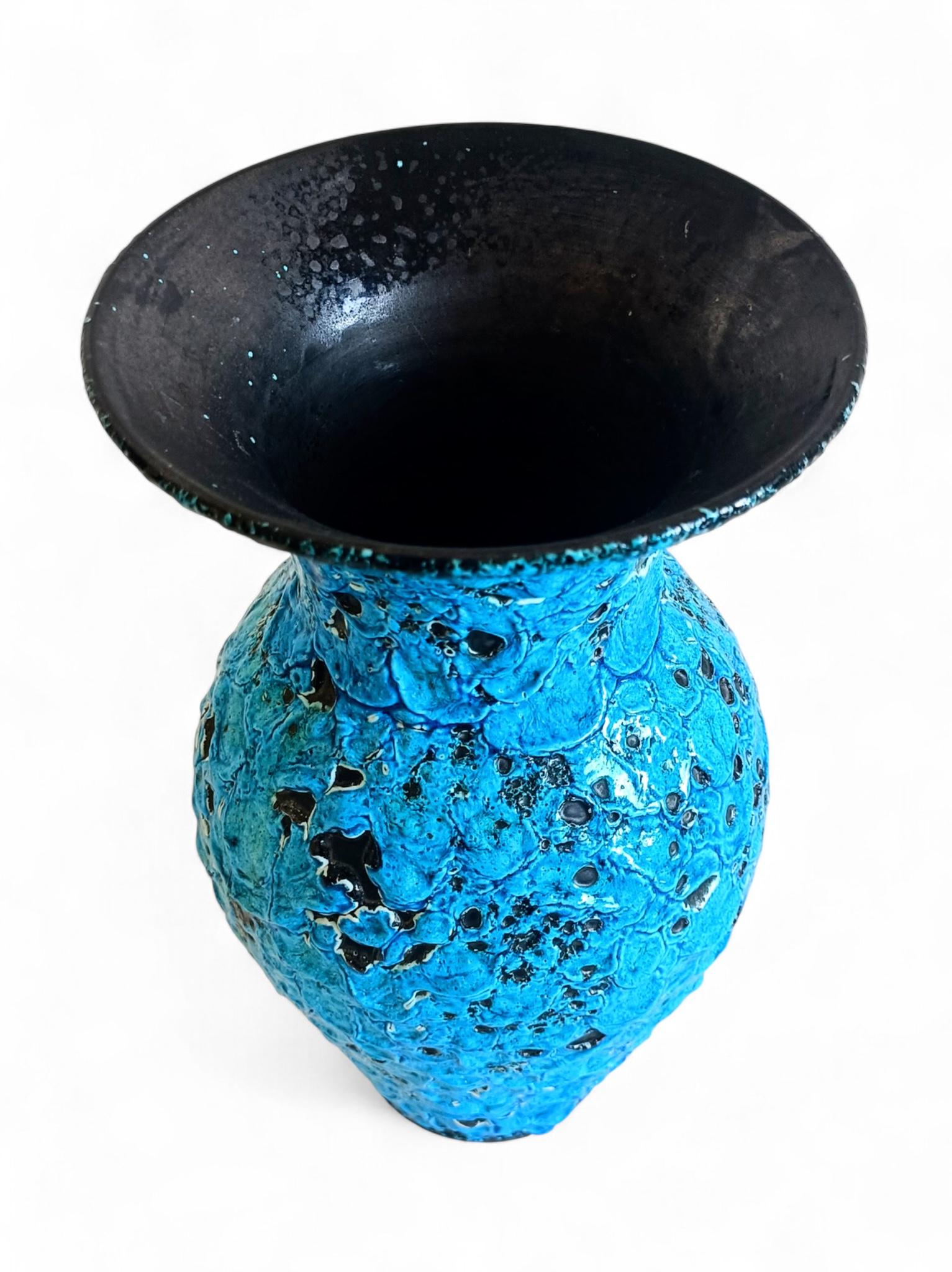 Céramique Vase en céramique bleue Vallauris par Charles Cart ¨Emaux des Glaciers¨, France, années 1960 en vente