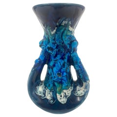 Vase VALLAURIS en céramique bleue fabriqué à la main en France dans les années 1950