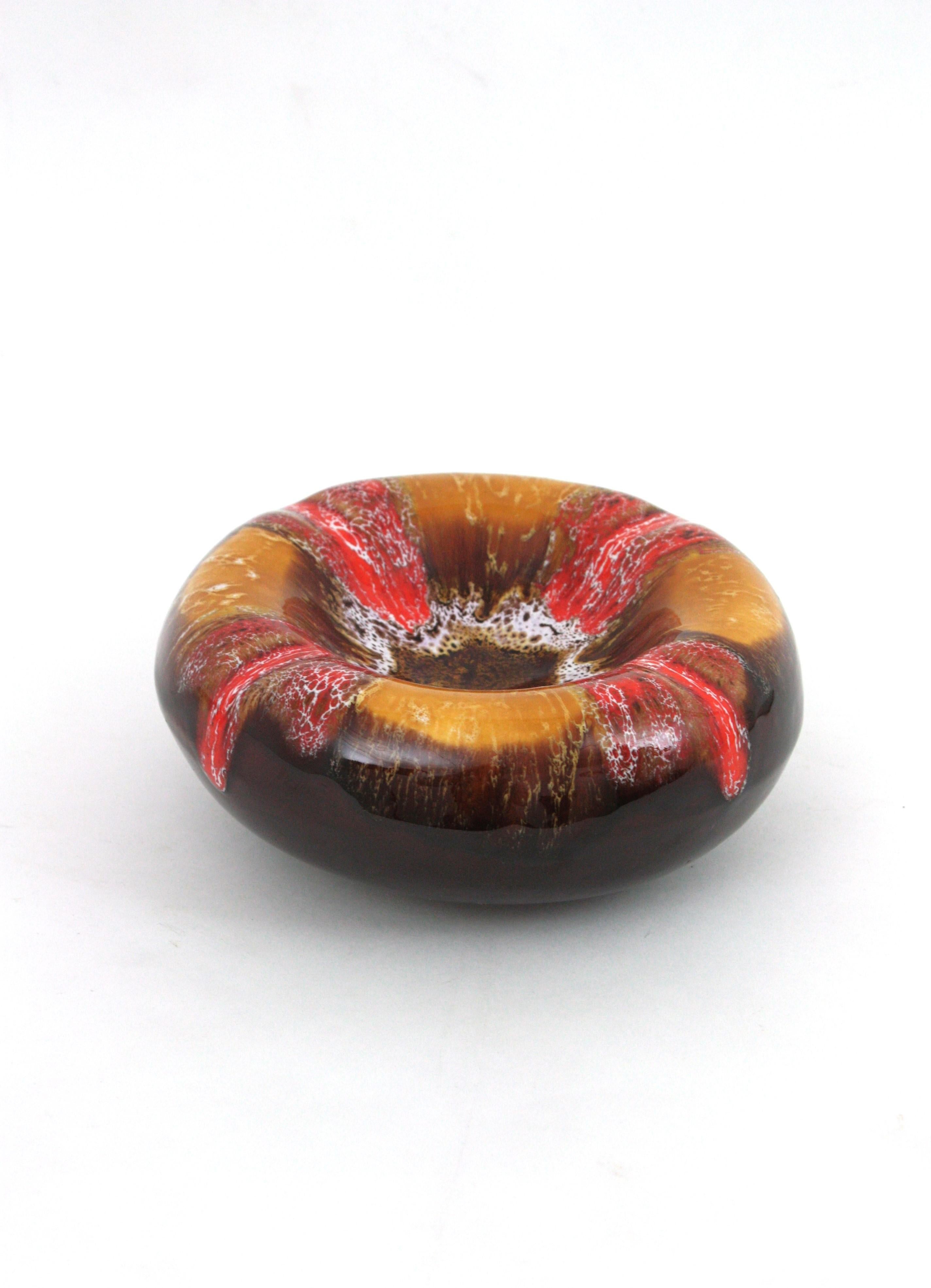 Vallauris Keramik Orange Bernstein Brown Fett Lava Runde Astray / Bowl,  1950s (Französisch) im Angebot