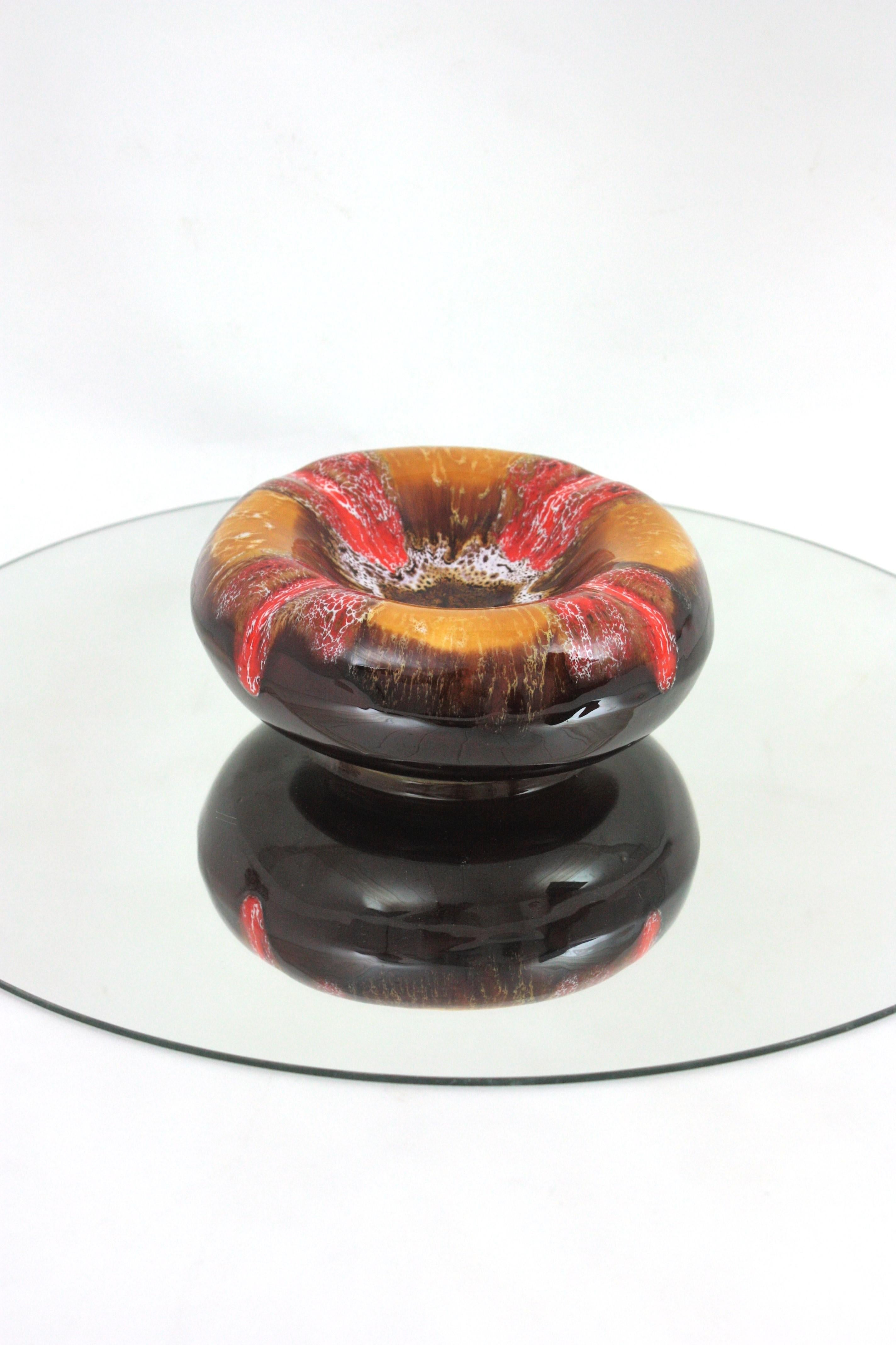 Vallauris Keramik Orange Bernstein Brown Fett Lava Runde Astray / Bowl,  1950s (Glasiert) im Angebot