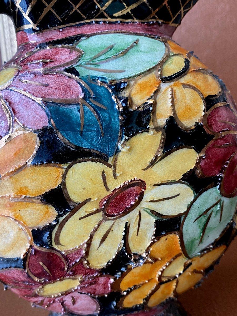 Vallauris-Krug aus Keramik – Monaco-Dekor – Handbemalt – Highlights der Vergoldung  (20. Jahrhundert) im Angebot