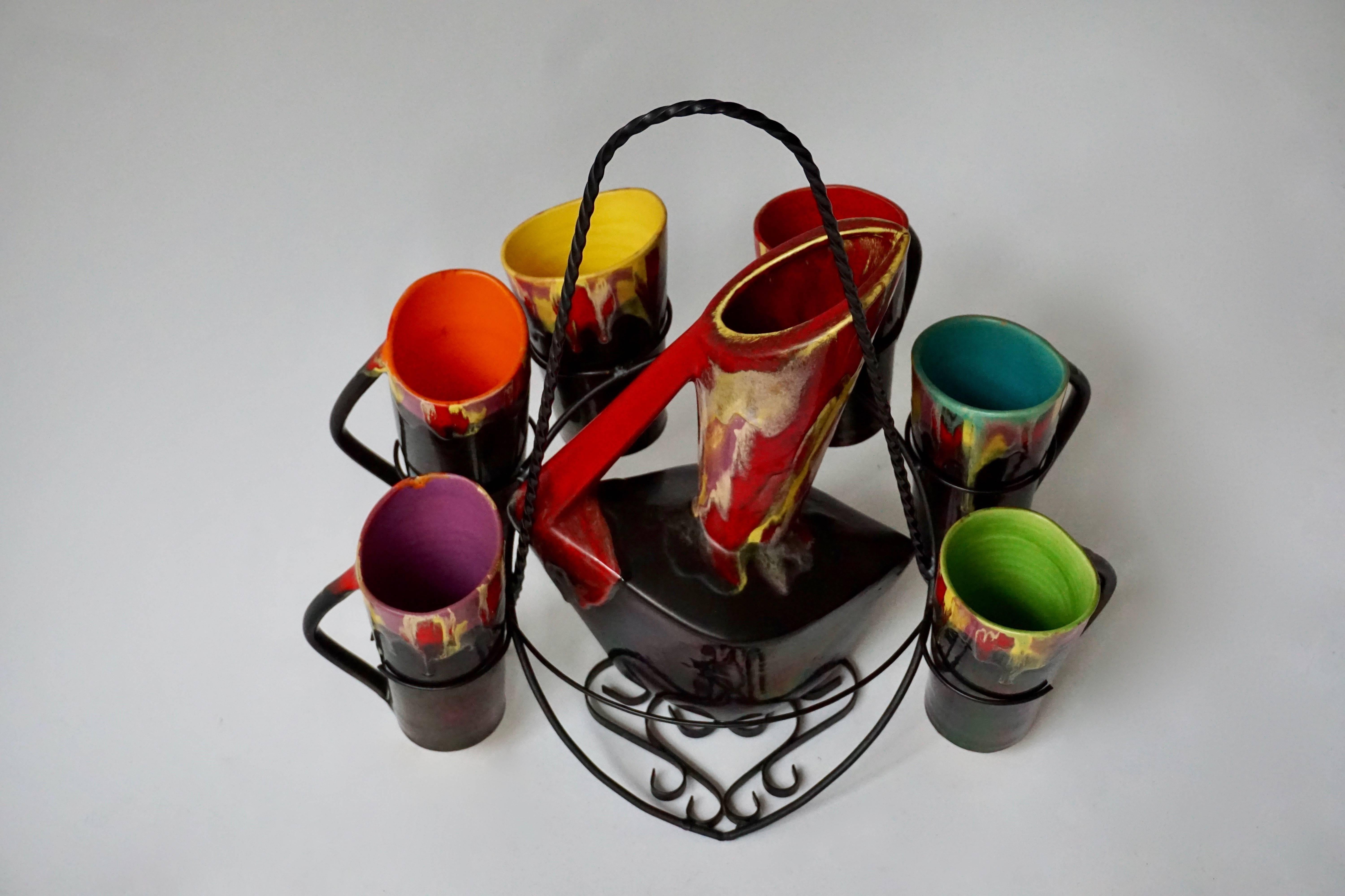 Pichet Vallauris en céramique avec six tasses, France, années 1950 en vente 2