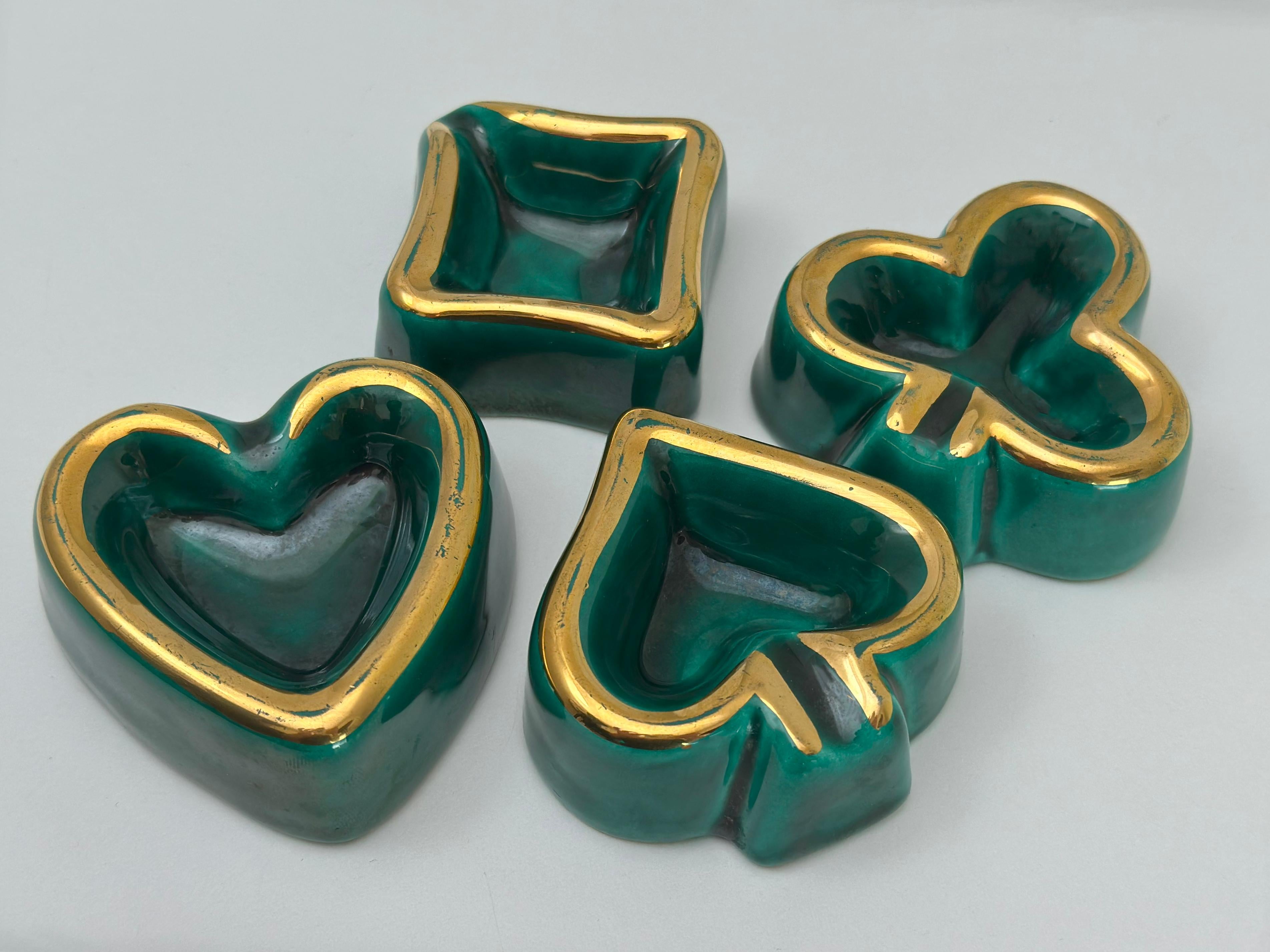 Mid-Century moderno Set di posacenere da poker in ceramica Vallauris AM, smaltato verde e dorato, Francia, anni '60 in vendita