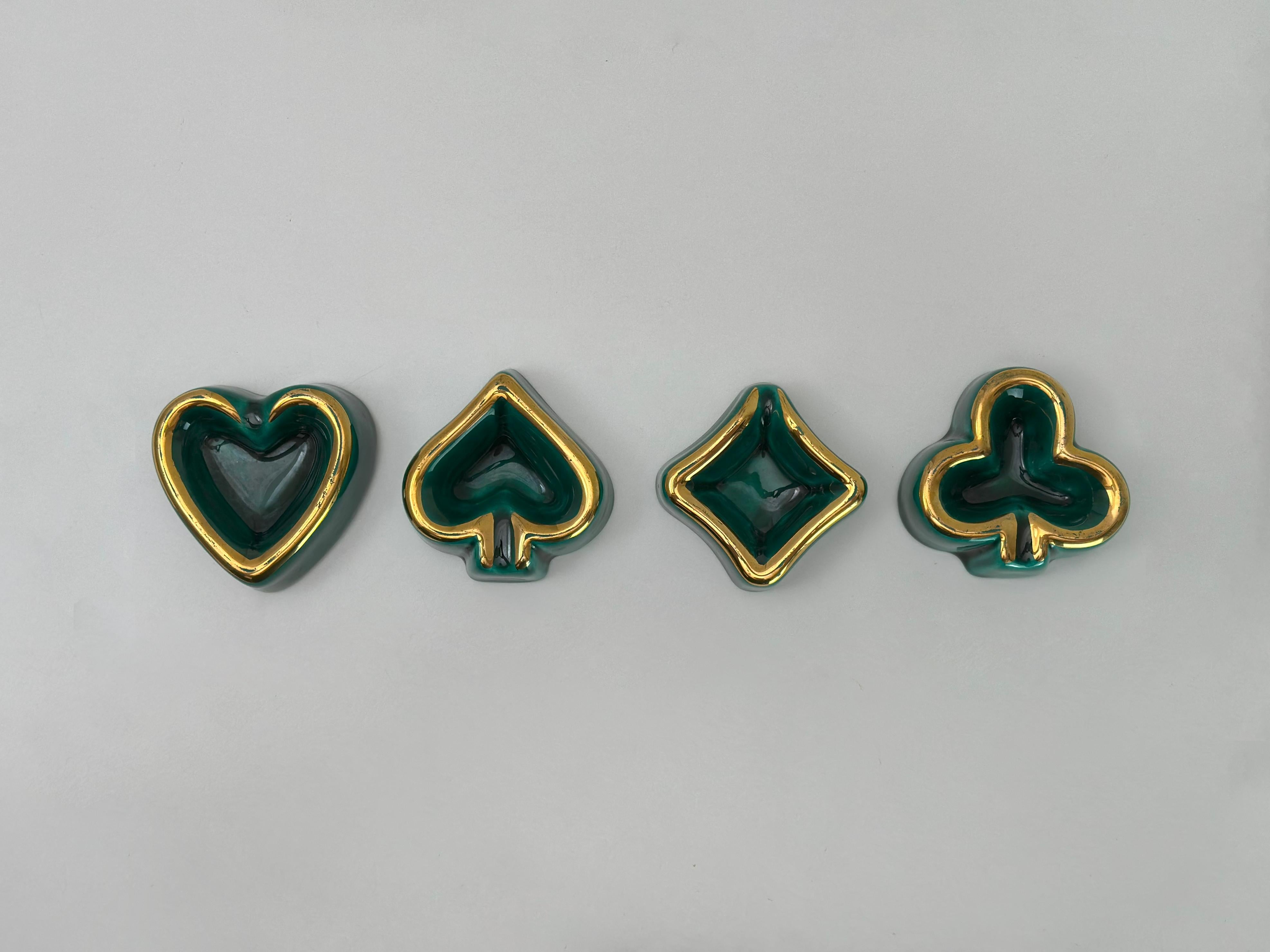 Set di posacenere da poker in ceramica Vallauris AM, smaltato verde e dorato, Francia, anni '60 In condizioni buone in vendita a Glasgow, GB