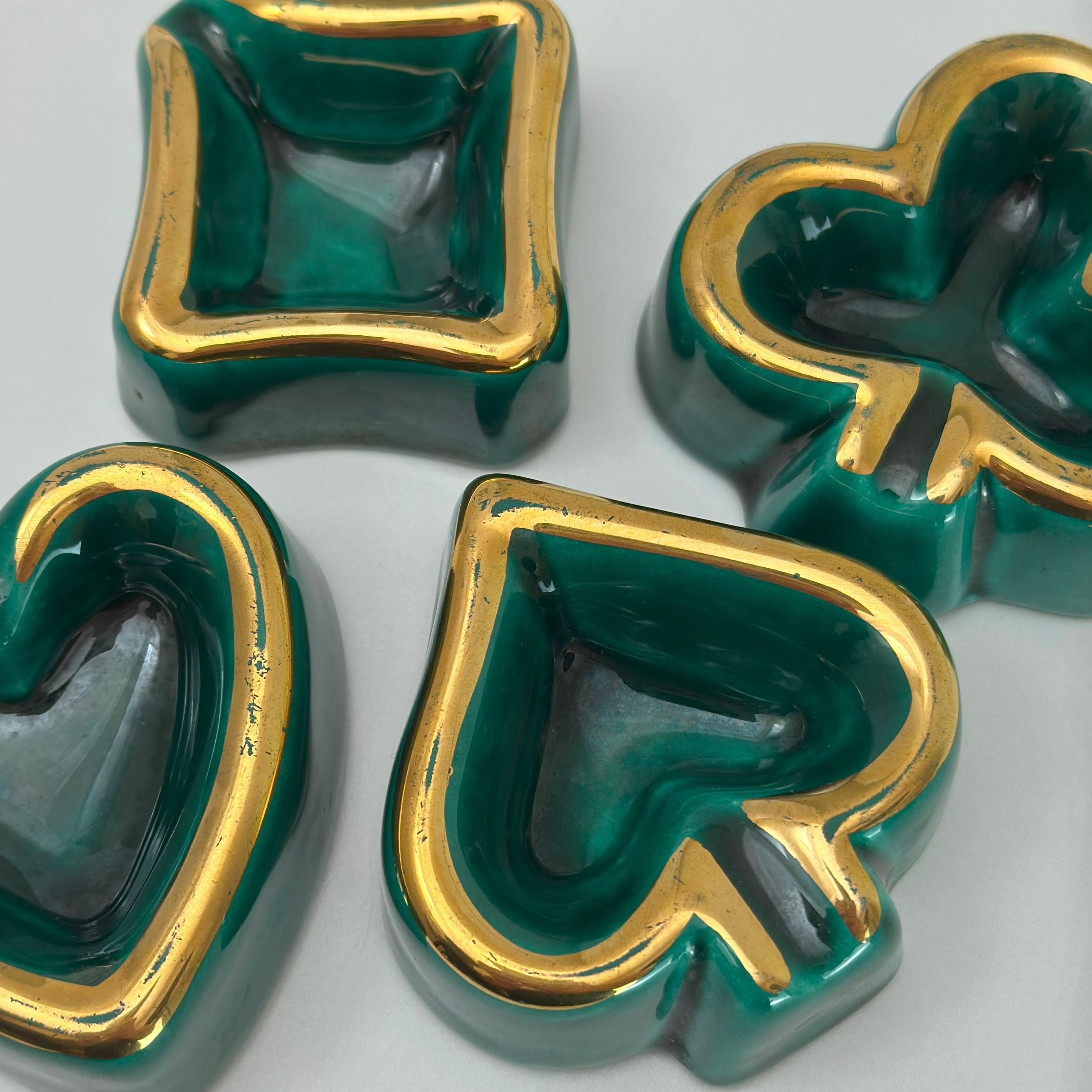XX secolo Set di posacenere da poker in ceramica Vallauris AM, smaltato verde e dorato, Francia, anni '60 in vendita