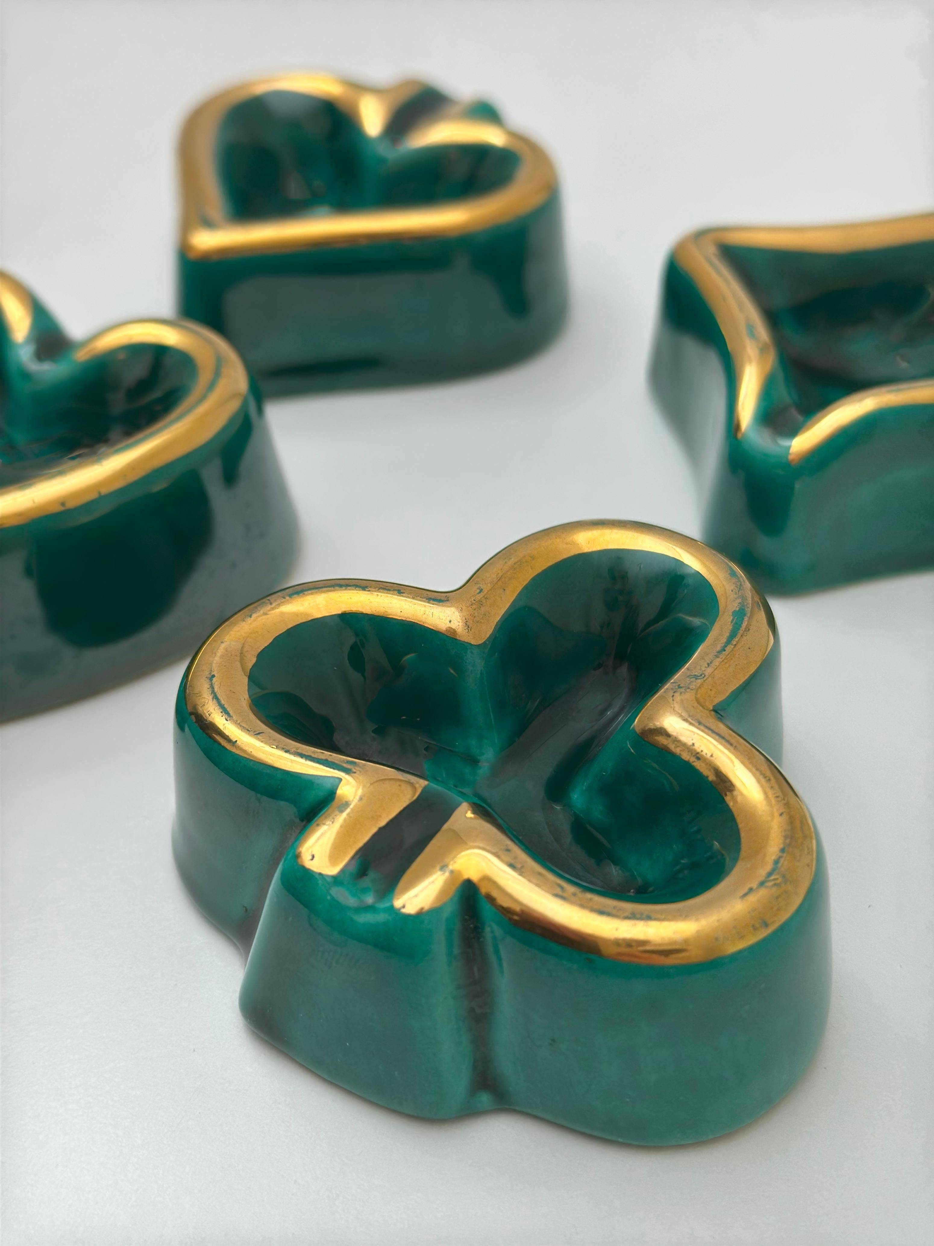 Ceramica Set di posacenere da poker in ceramica Vallauris AM, smaltato verde e dorato, Francia, anni '60 in vendita