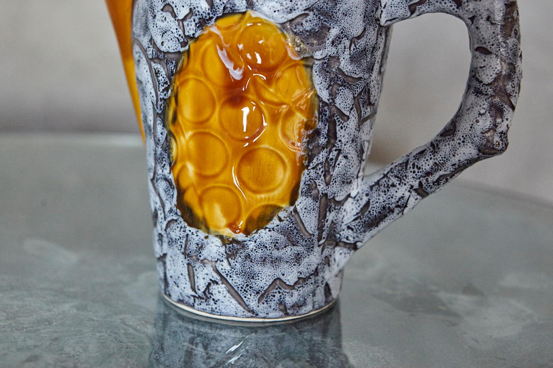 Brocca in ceramica arancio lava grassa di Vallauris, metà del XX secolo in vendita 3