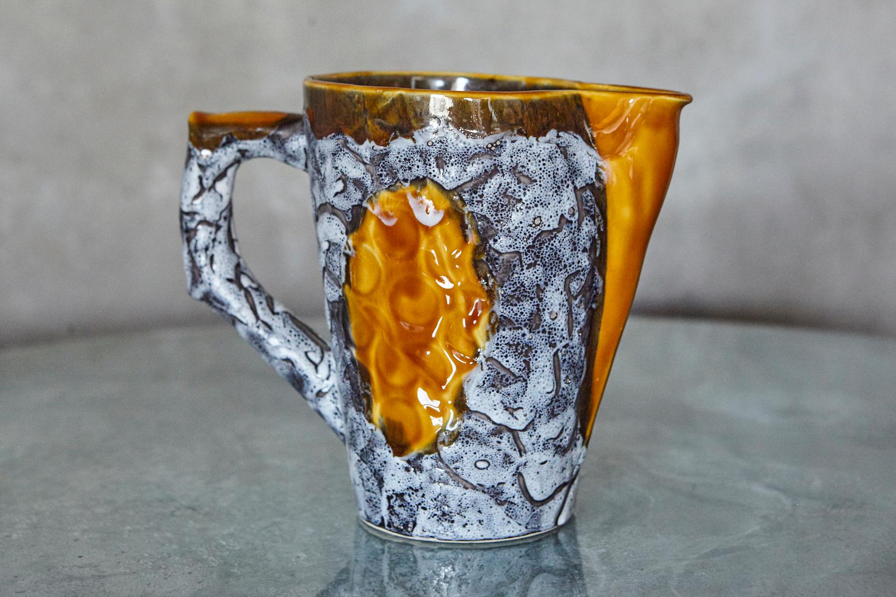 Smaltato Brocca in ceramica arancio lava grassa di Vallauris, metà del XX secolo in vendita