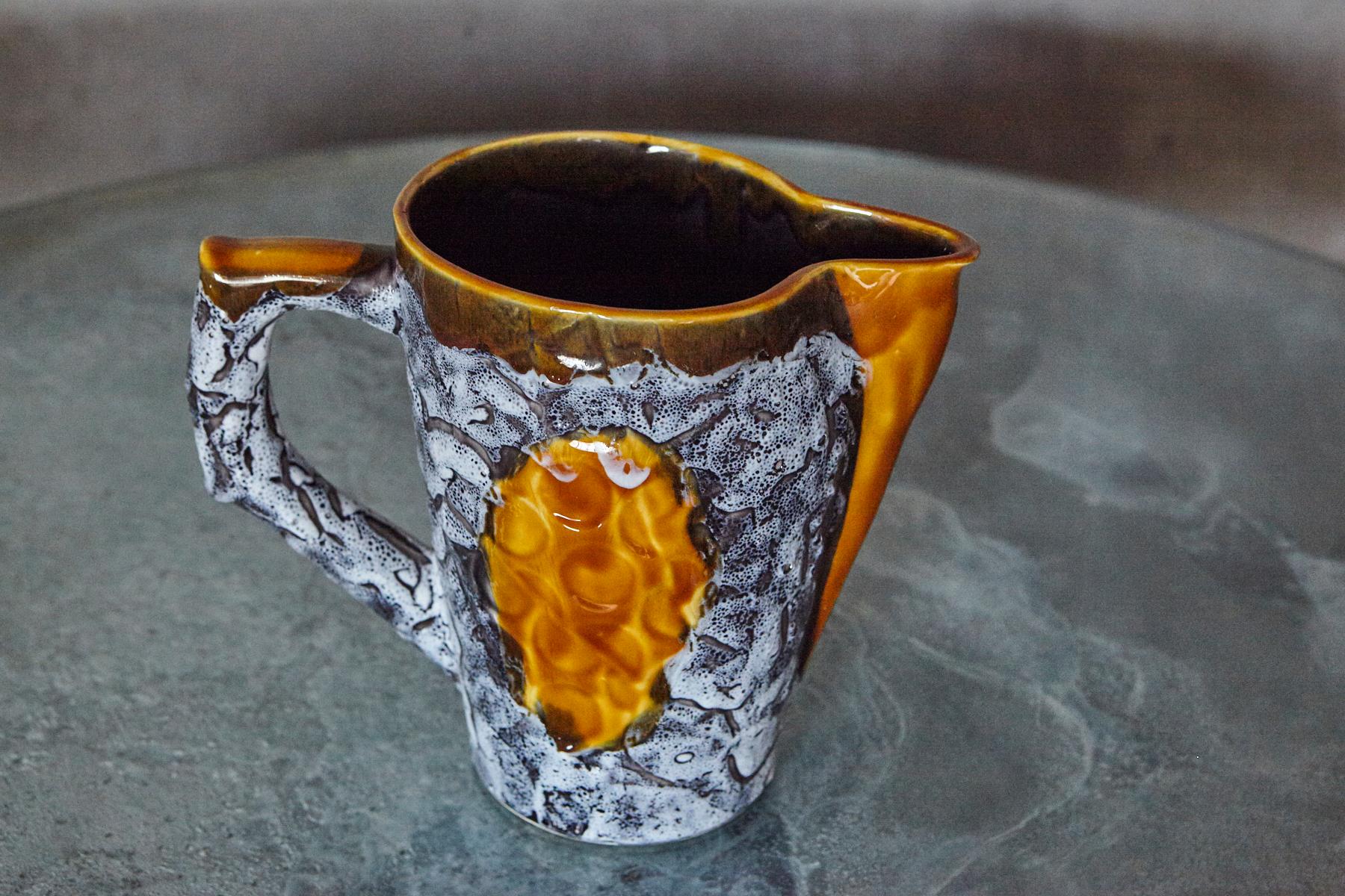 Ceramica Brocca in ceramica arancio lava grassa di Vallauris, metà del XX secolo in vendita