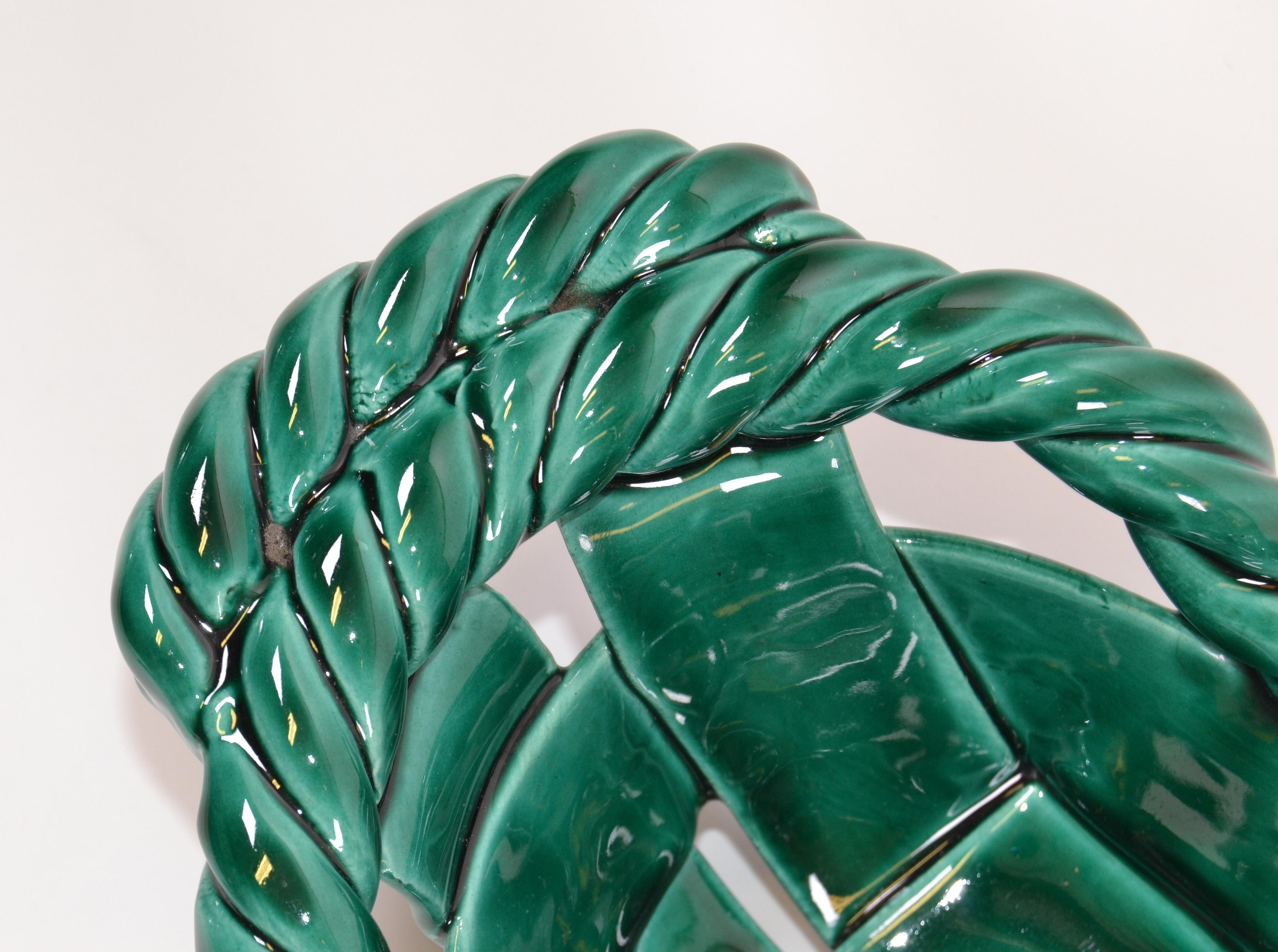Vallauris Frankreich Glasierter gewebter Keramikkorb Smaragdgrün Mid-Century Modern (Mitte des 20. Jahrhunderts) im Angebot
