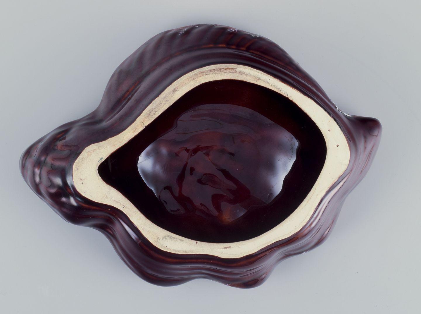 Vallauris, Francia. Ciotola in gres a forma di conchiglia, anni '60/'70 In condizioni ottime in vendita a København, Copenhagen