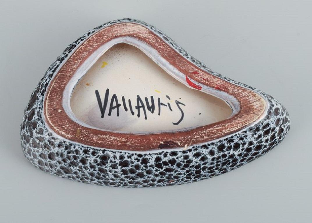 Céramique Vallauris, France, trois bols en céramique aux glaçures aux couleurs vives. en vente