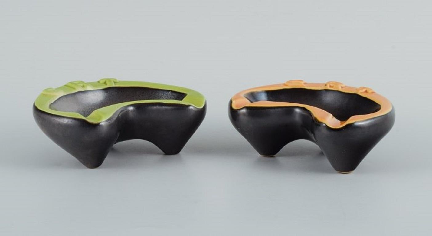 Vallauris, France, two ceramic bowls with yellow and green glazes on a black base.
1960/70s.
Marked.
In excellent condition.
Measuring: L 13.5 x W 10.0 x H 5.0 cm.

