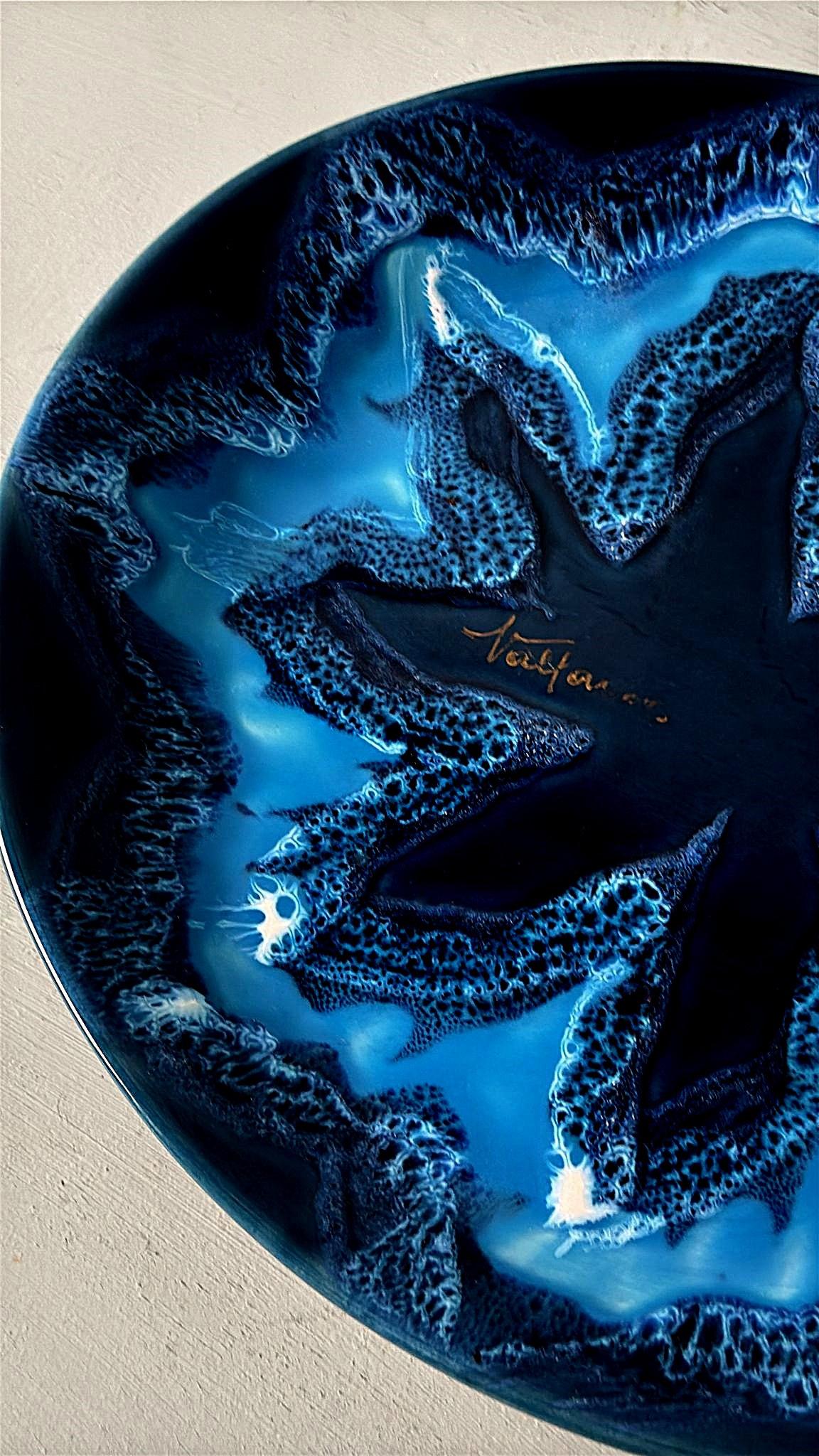 Centre de table en céramique française de Vallauris en différentes nuances de bleu en vente 2