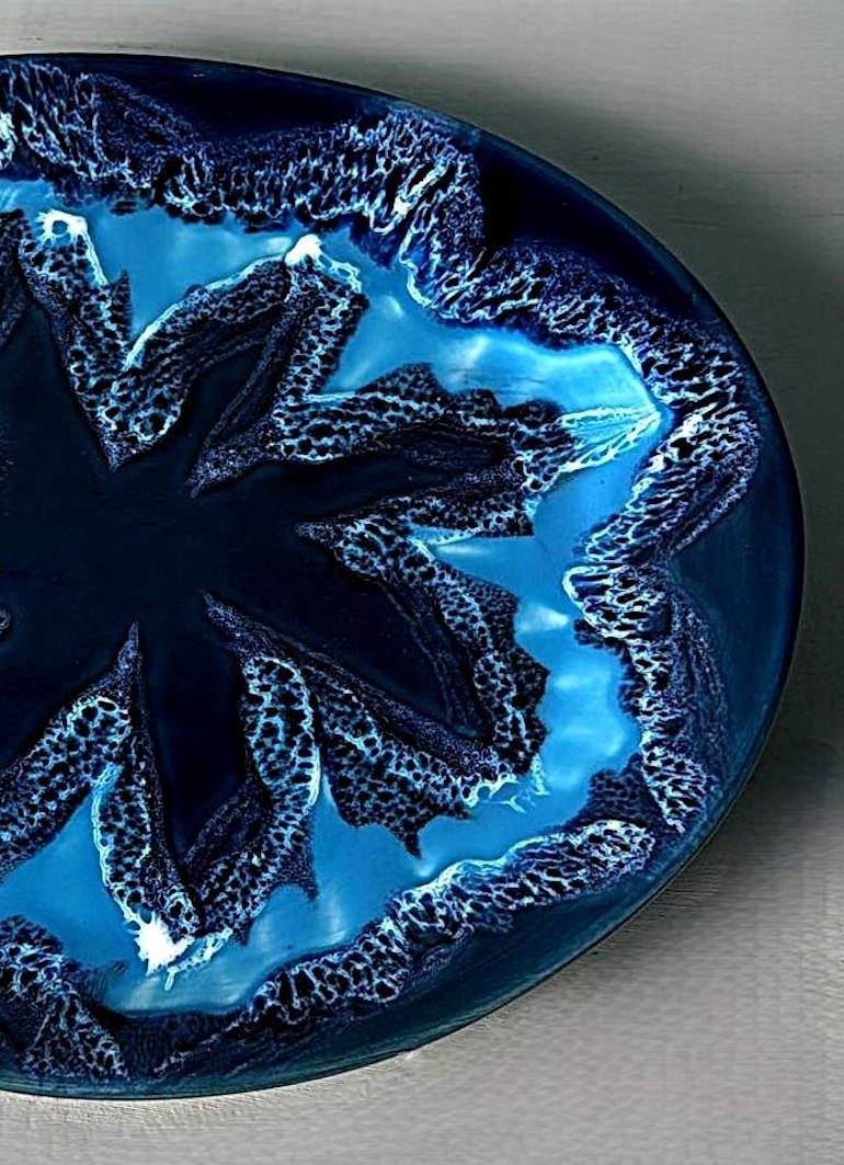Centre de table en céramique française de Vallauris en différentes nuances de bleu en vente 3