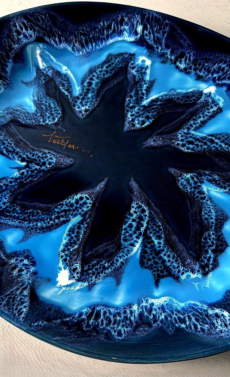 Centre de table en céramique française de Vallauris en différentes nuances de bleu en vente 5