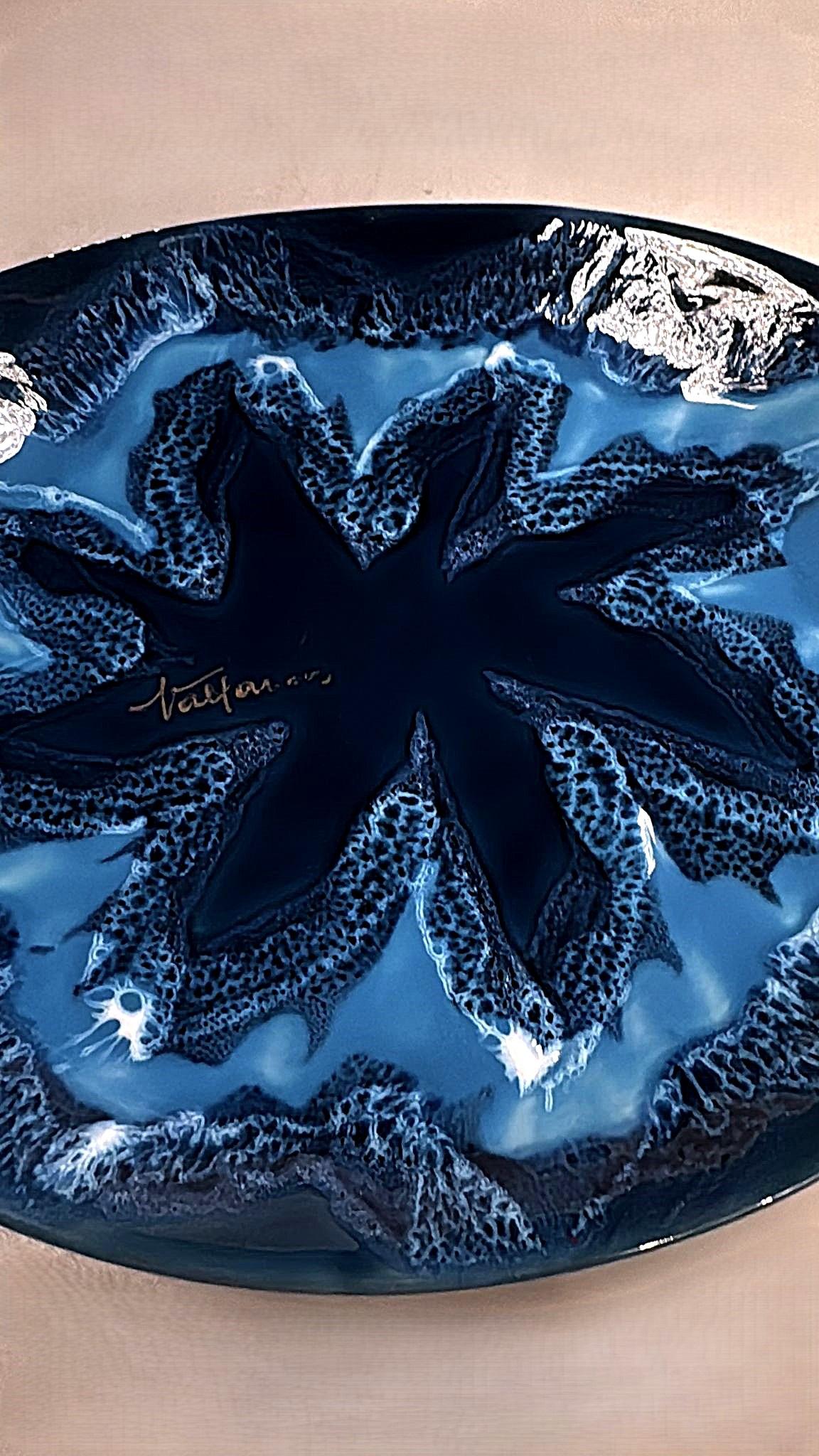 Centre de table en céramique française de Vallauris en différentes nuances de bleu en vente 1