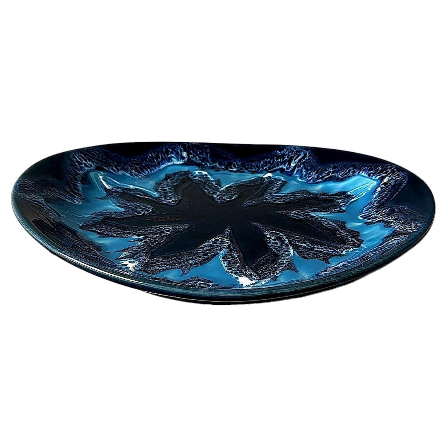 Centre de table en céramique française de Vallauris en différentes nuances de bleu en vente