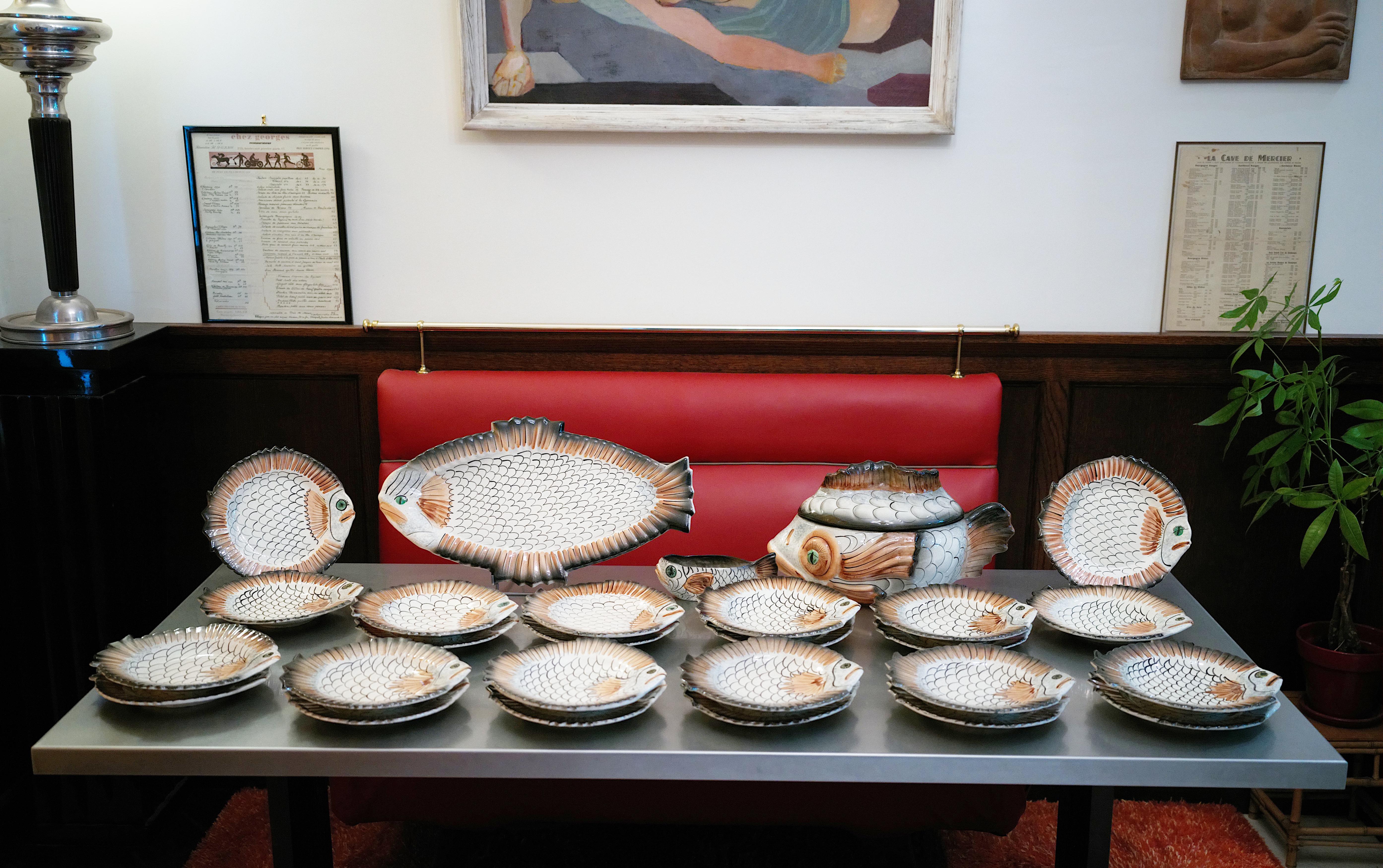 Mid-Century Modern Service de table à poisson en céramique de VALLAURIS, vers 1970 en vente