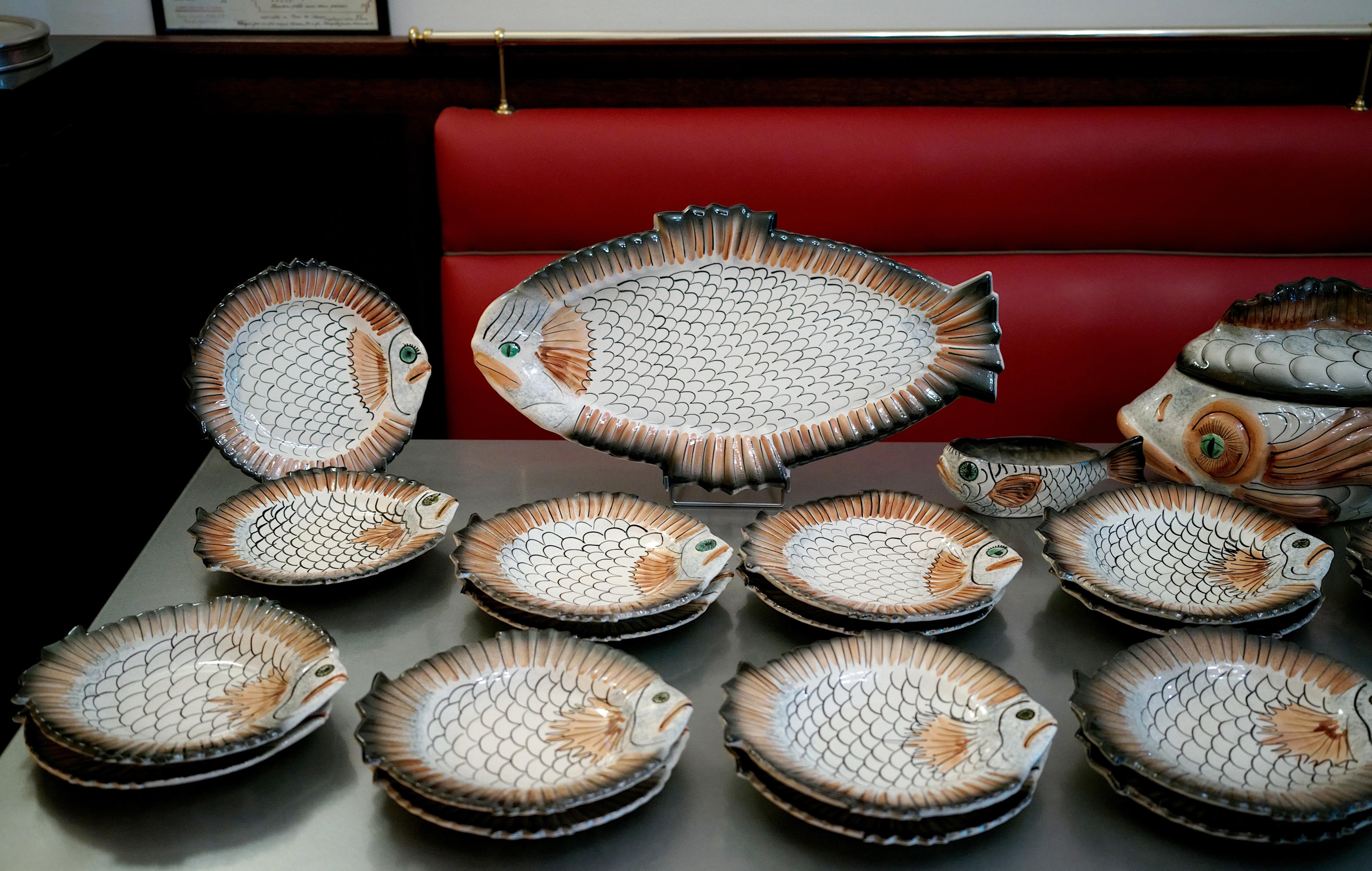 VALLAURIS French Ceramic Fish Dinner Set, ca.1970 In Excellent Condition For Sale In Saint-Amans-des-Cots, FR