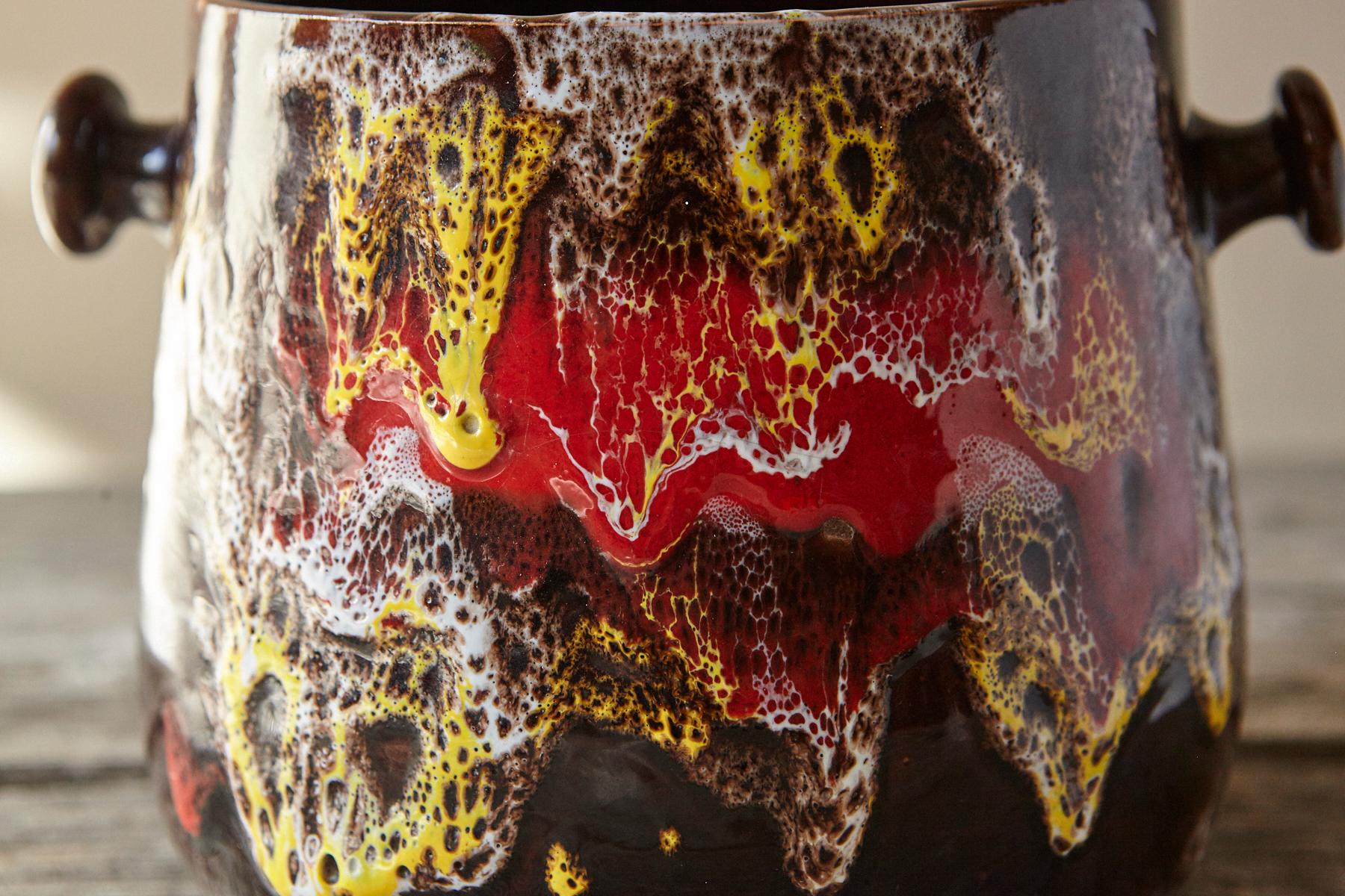 Français Cache-pot français émaillé avec poignées, Vallauris, années 1950-60 en vente