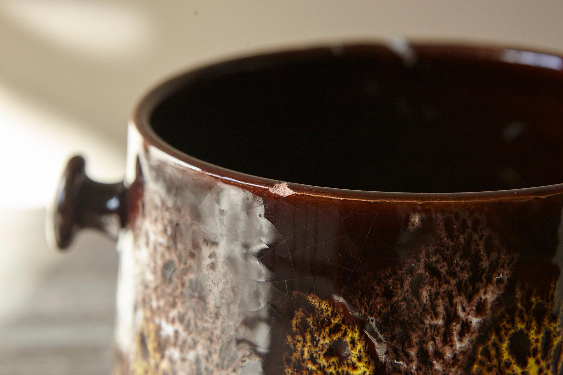 Cache-pot français émaillé avec poignées, Vallauris, années 1950-60 Bon état - En vente à Aramits, Nouvelle-Aquitaine