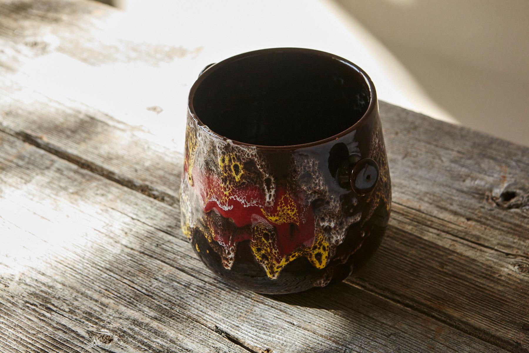 20ième siècle Cache-pot français émaillé avec poignées, Vallauris, années 1950-60 en vente