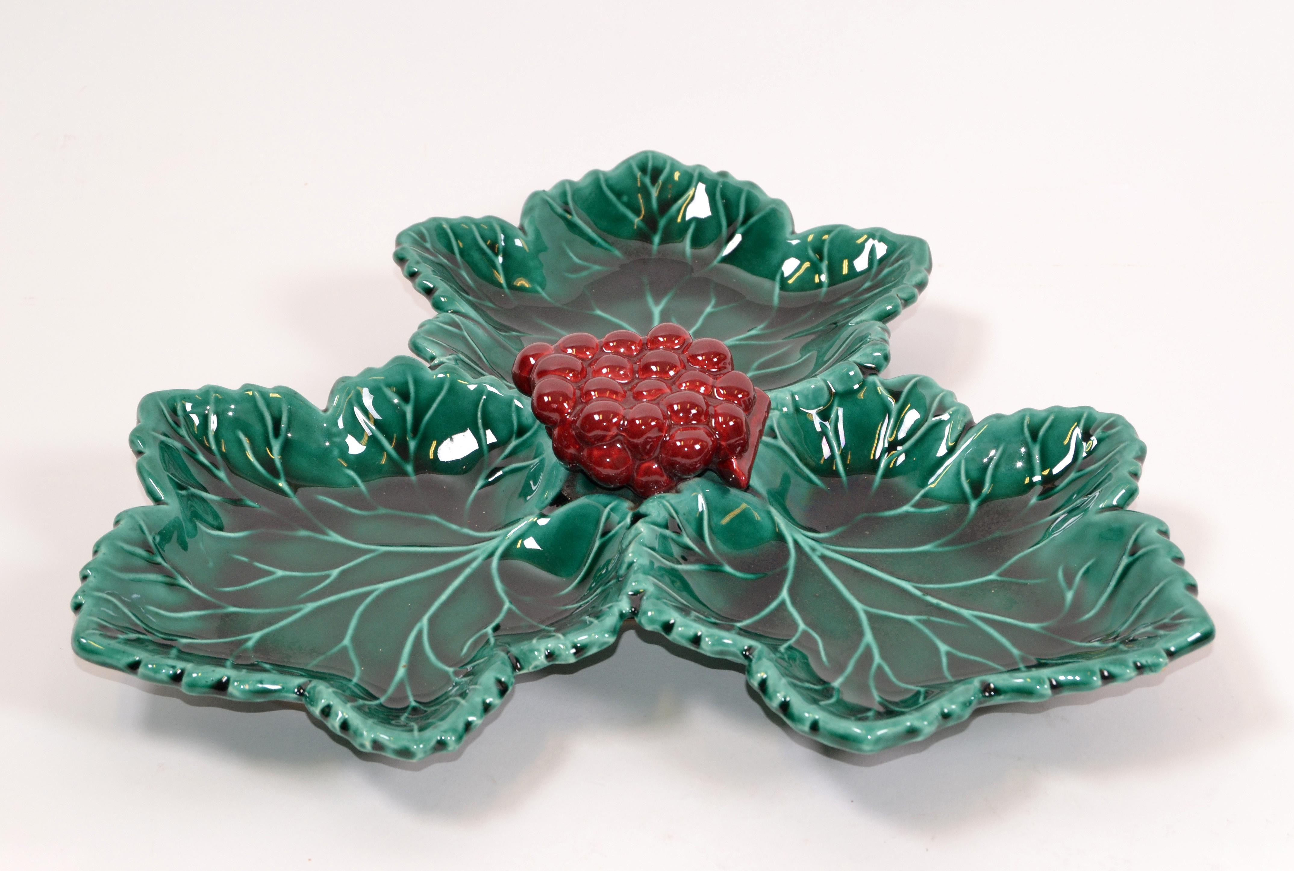 French Mid-Century Modern glazed grapes and vine leaves ceramic, pottery serving plate in emerald green and red from Vallauris (small village on the French Riviera).
Marked at the Base and numbered 380.
Stunning attention to the grape vine details.