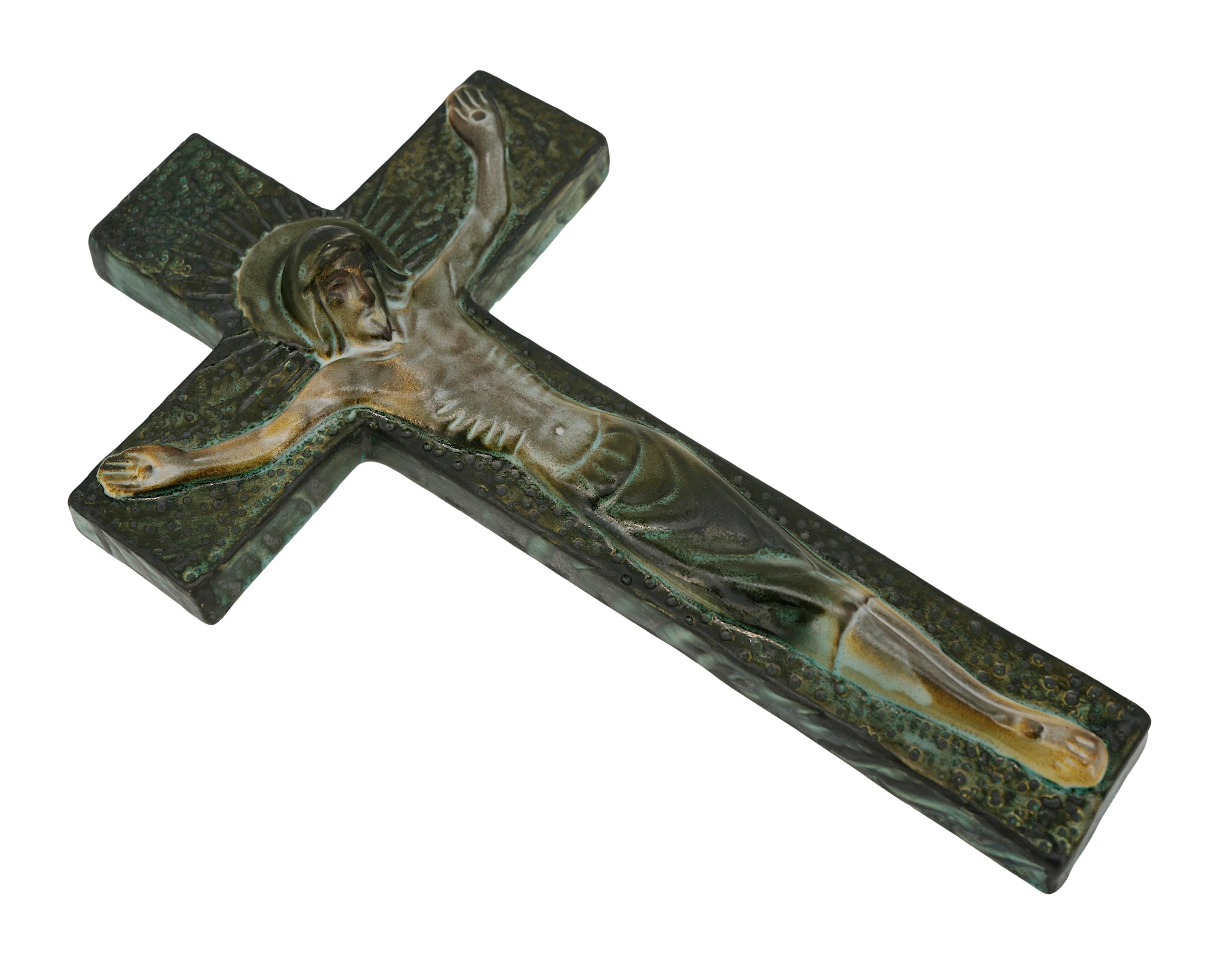 Vallauris Französisch Mitte des Jahrhunderts Keramik Kruzifix, 1950er Jahre (Moderne der Mitte des Jahrhunderts) im Angebot