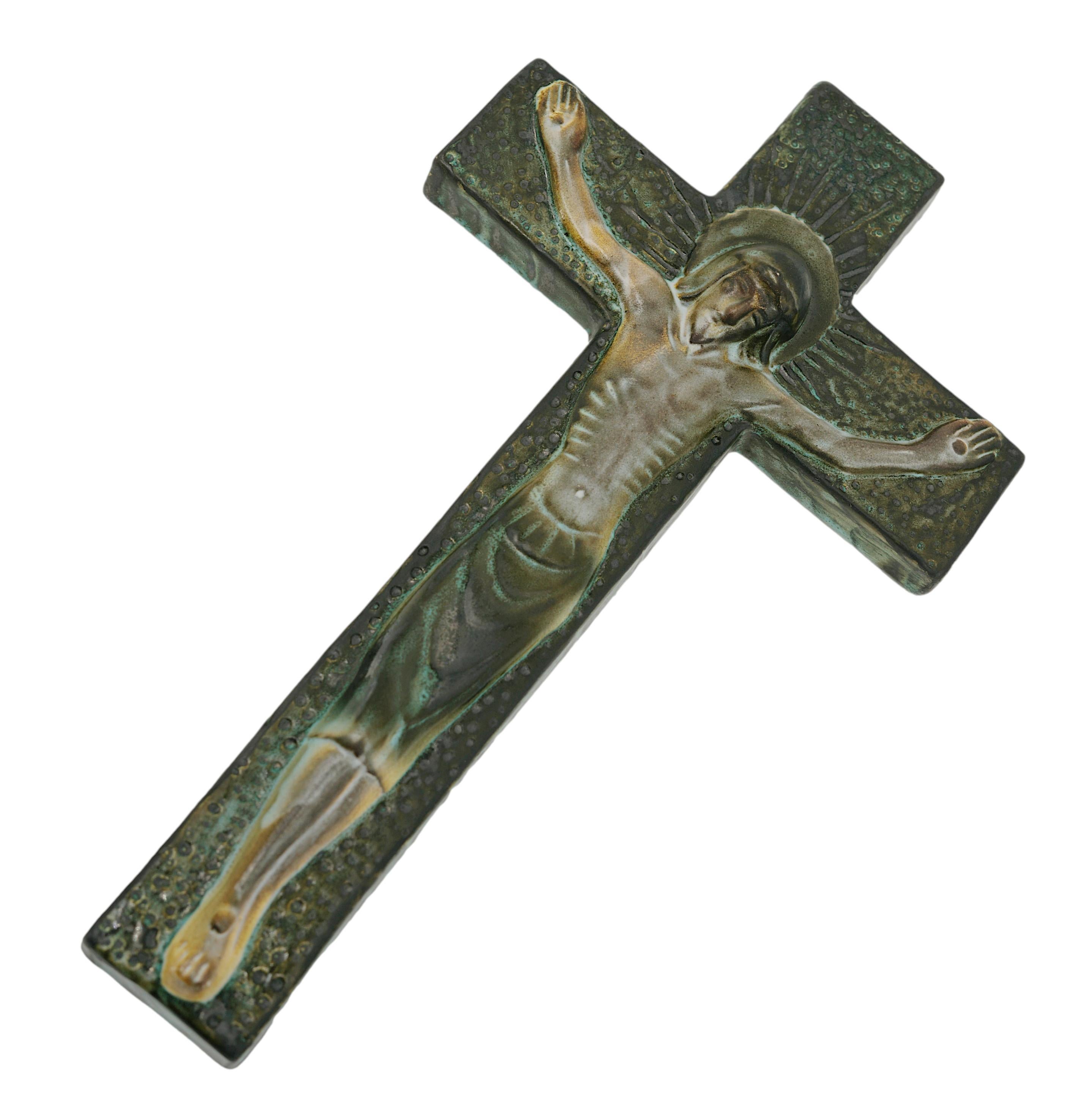 Vallauris Französisch Mitte des Jahrhunderts Keramik Kruzifix, 1950er Jahre im Zustand „Hervorragend“ im Angebot in Saint-Amans-des-Cots, FR