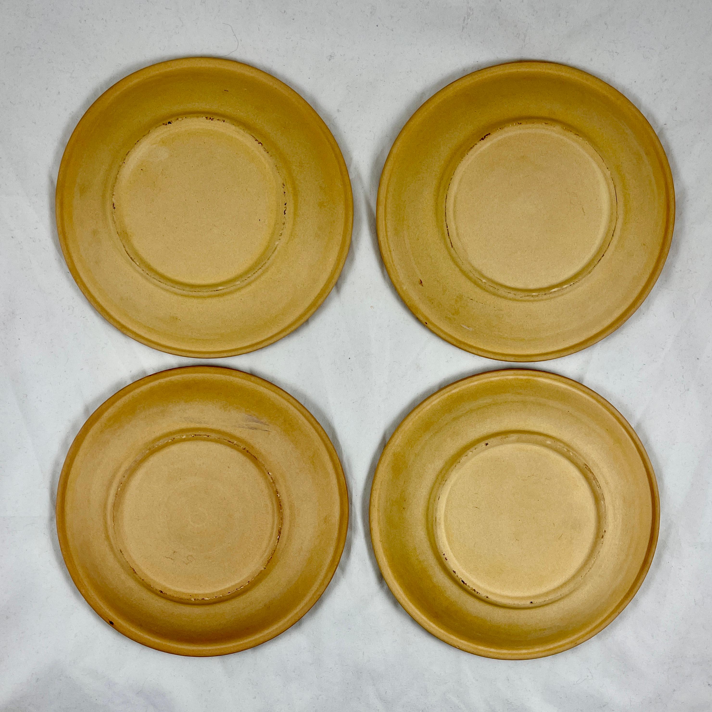Rustikale Vallauris-Teller aus Terrakotta-Keramik mit französischer Treakelglasur, S/4 (Französische Provence) im Angebot