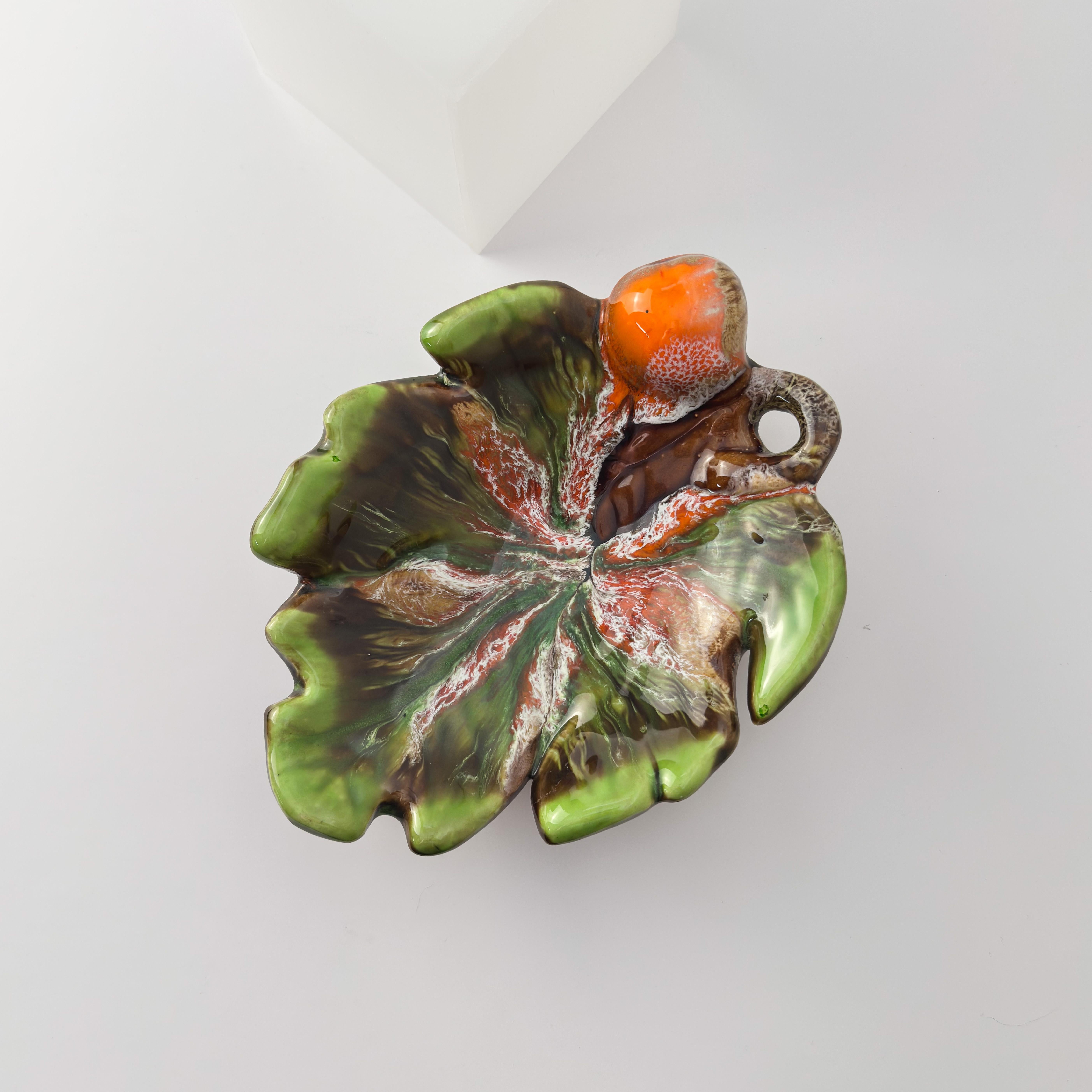 Vallauris, Leaf Dish, Green Glazed Ceramic c.1960s France For Sale 4