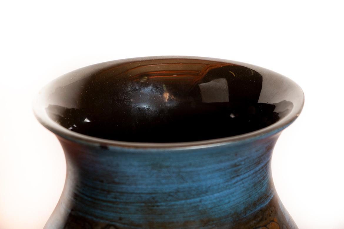 Vallauris, vaso modernista in ceramica smaltata blu e verde di Jean De Lespinasse in vendita 2
