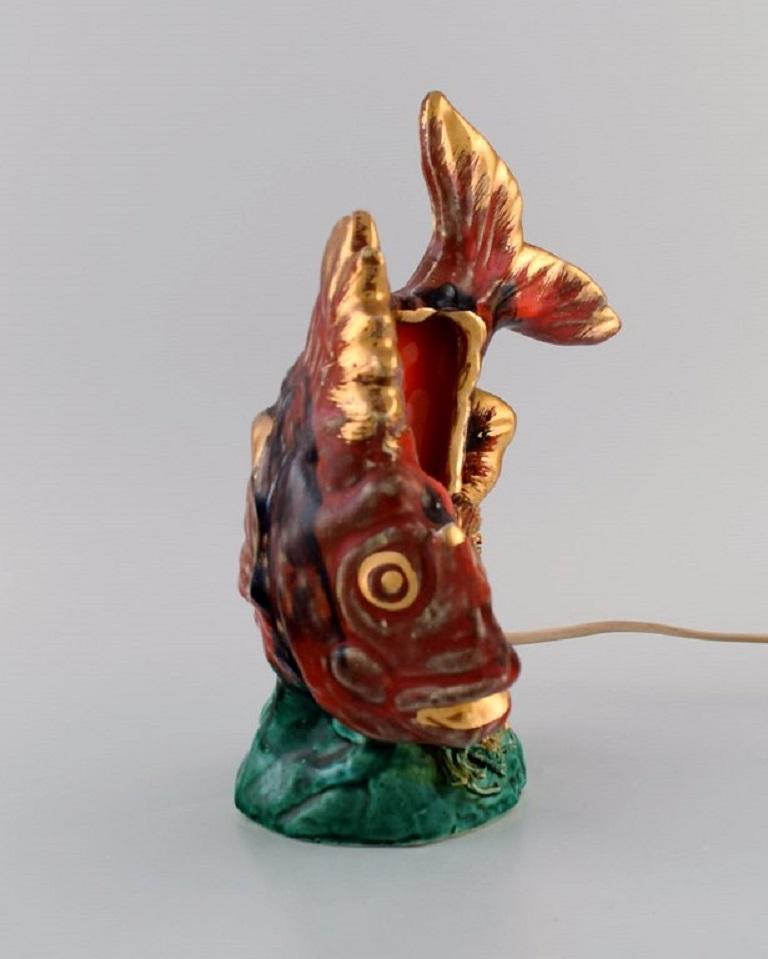 Vallauris & Monaco, Frankreich, Tischlampe aus glasierter Keramik in Form eines Fisches (Glasiert) im Angebot