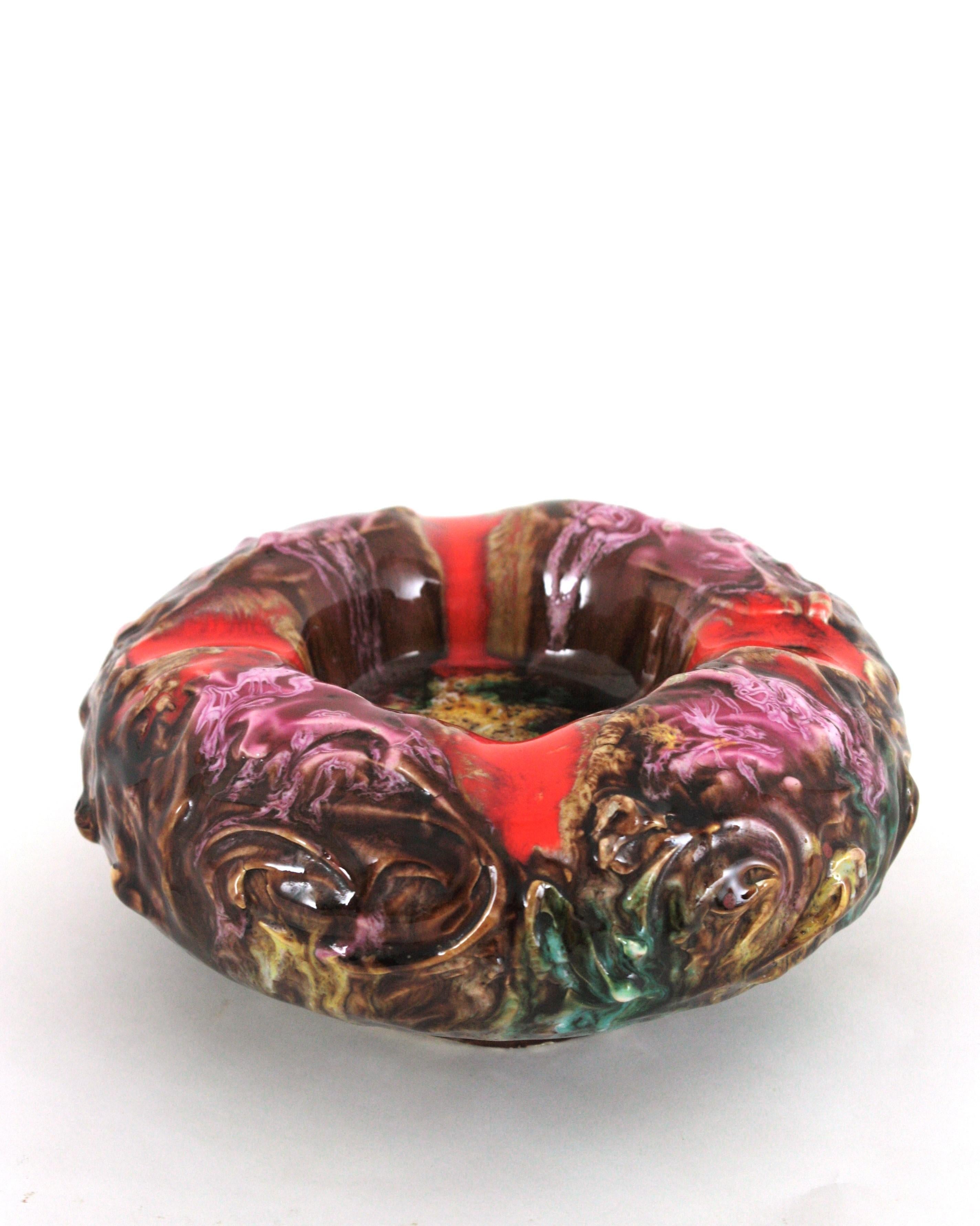 Vallauris Multicolor Keramik Fett Lava Runde Schale oder Aschenbecher (Moderne der Mitte des Jahrhunderts) im Angebot