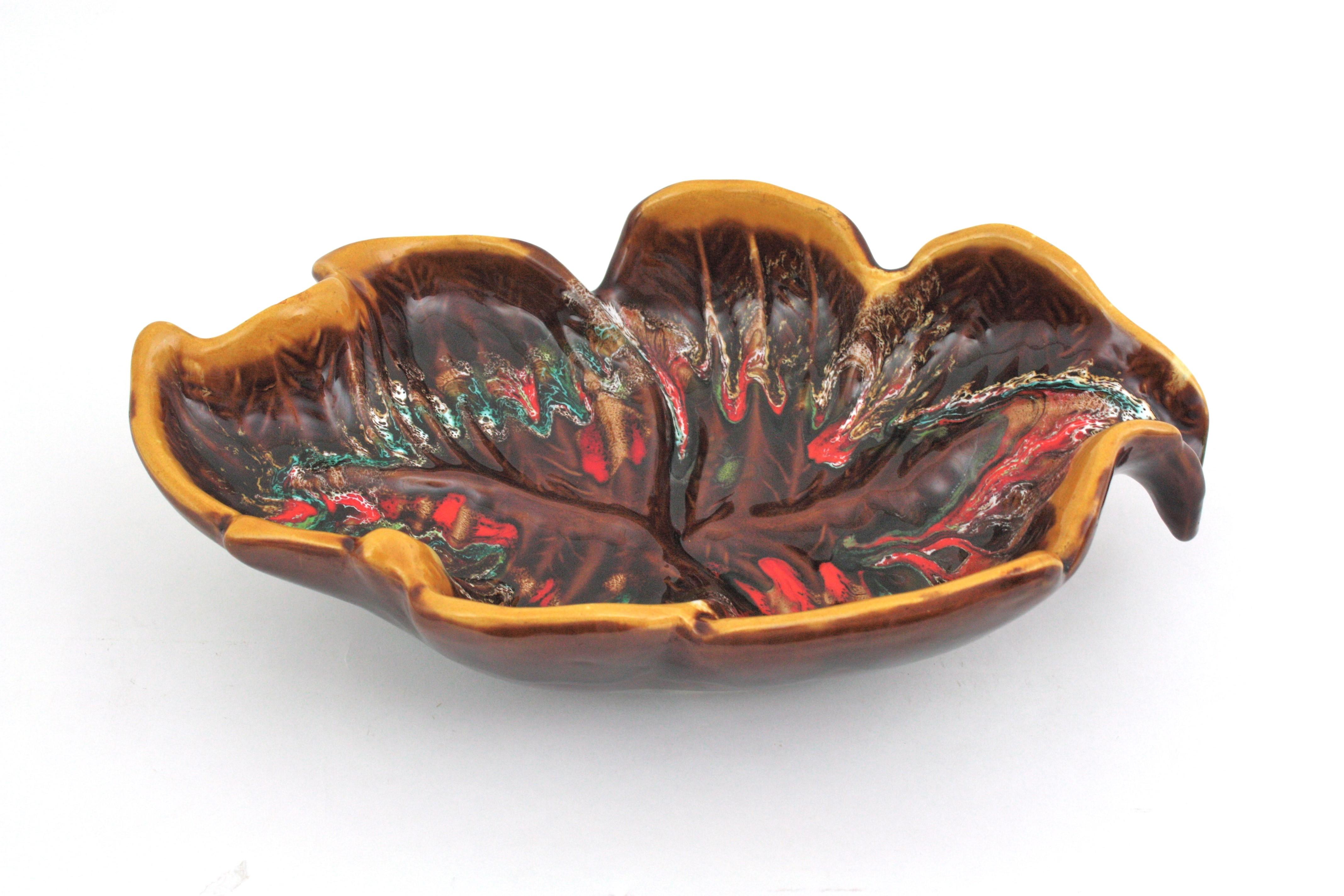Vallauris Plato / Centro de mesa de cerámica mayólica multicolor , años 50 en venta 2