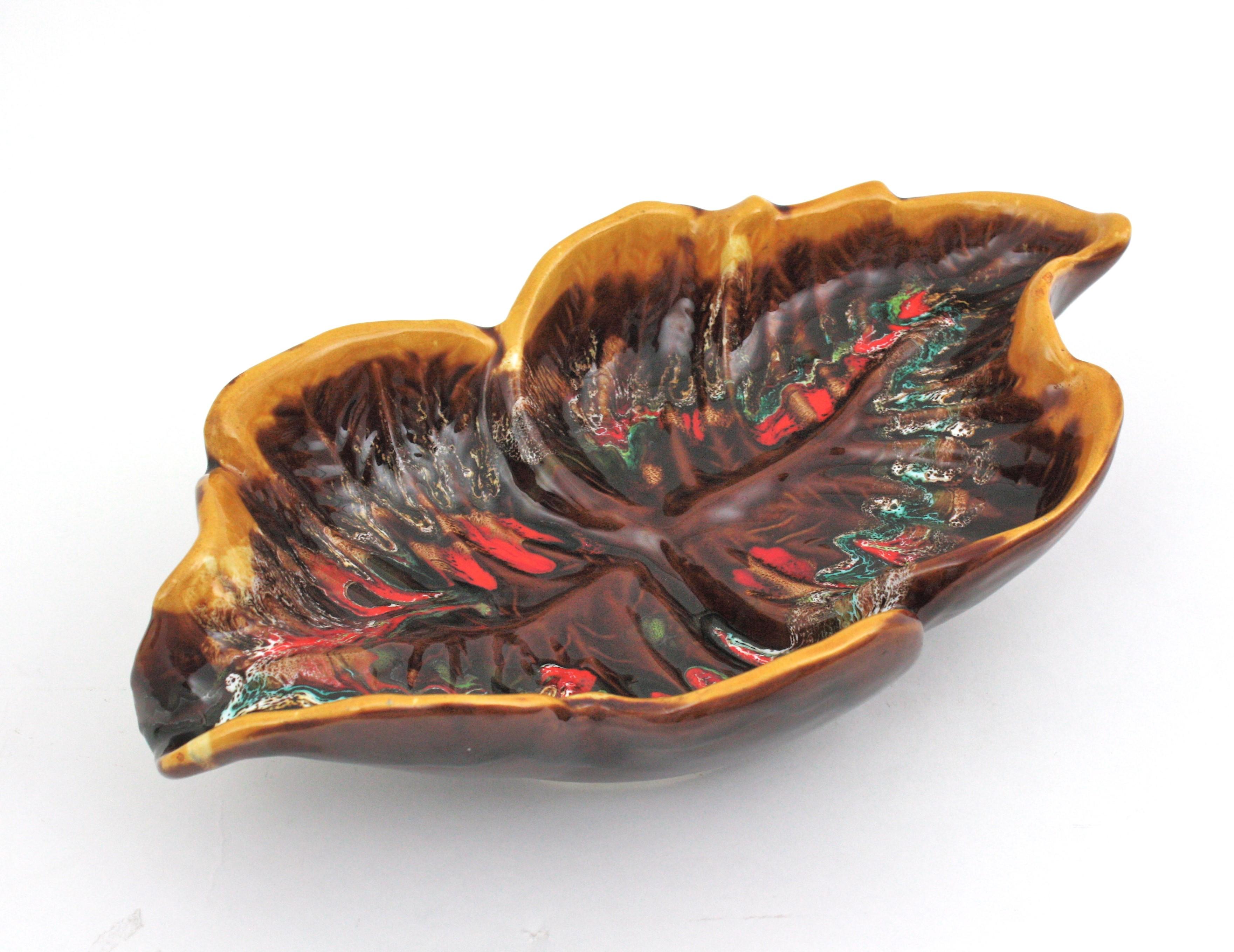 Vallauris Plato / Centro de mesa de cerámica mayólica multicolor , años 50 en venta 1