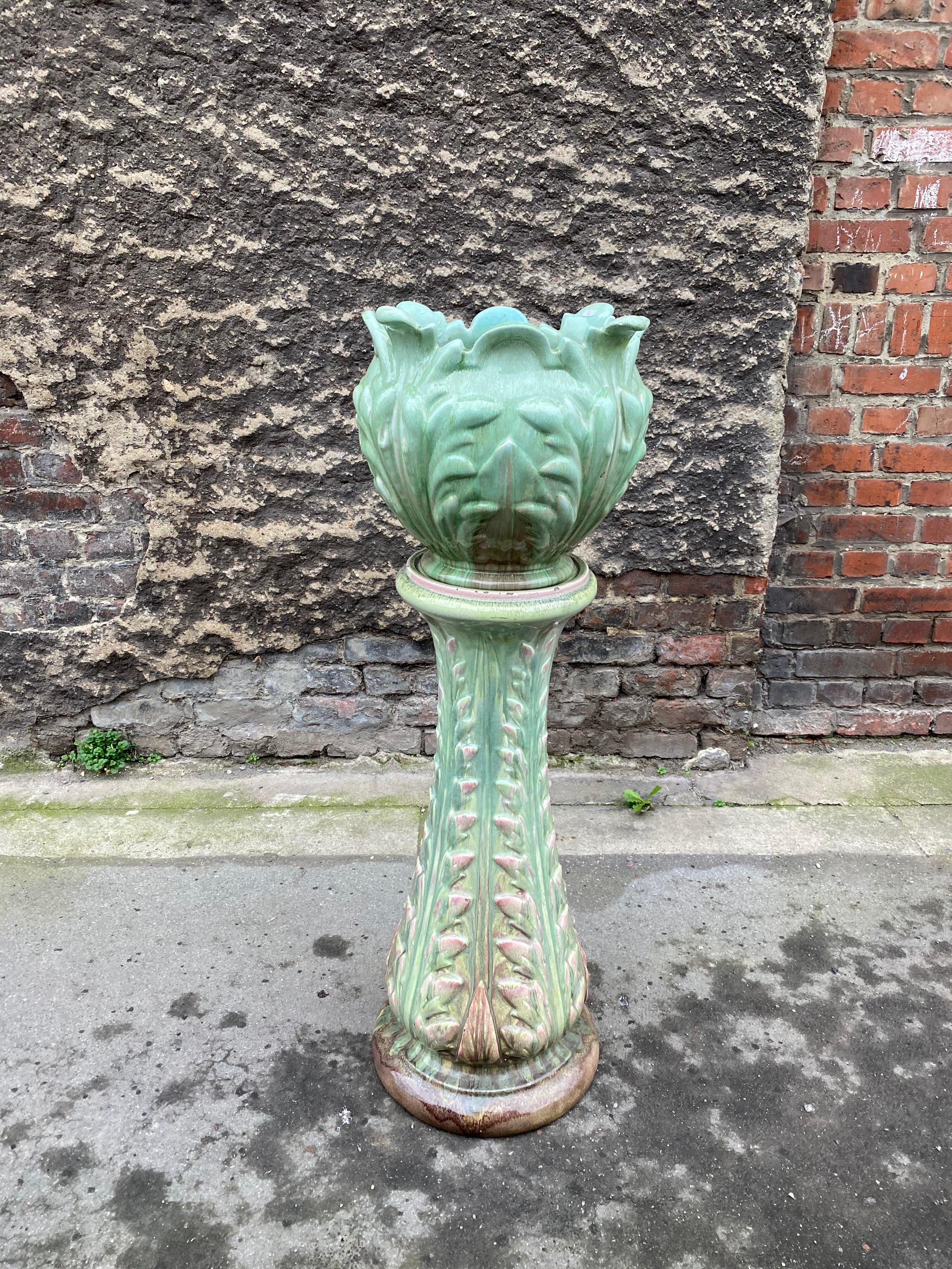 Pedestal and its Art Nouveau ceramic flowerpot, Vallauris, attribued to Jerome Massier, circa 1900.
  