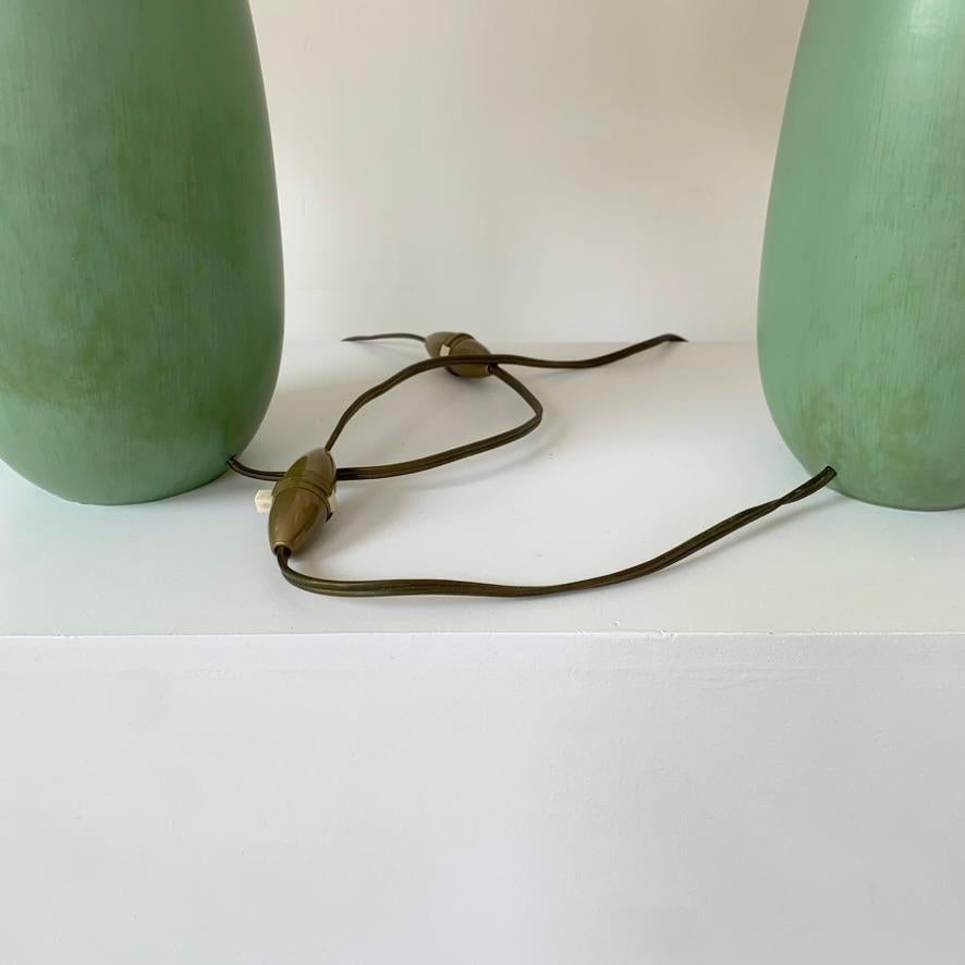 Paire de lampes de table en céramique vertes signées Vallauris, circa 1950, France. en vente 3