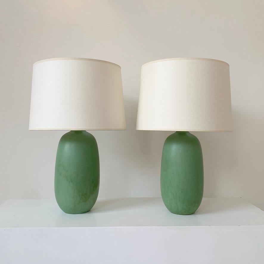 Français Paire de lampes de table en céramique vertes signées Vallauris, circa 1950, France. en vente