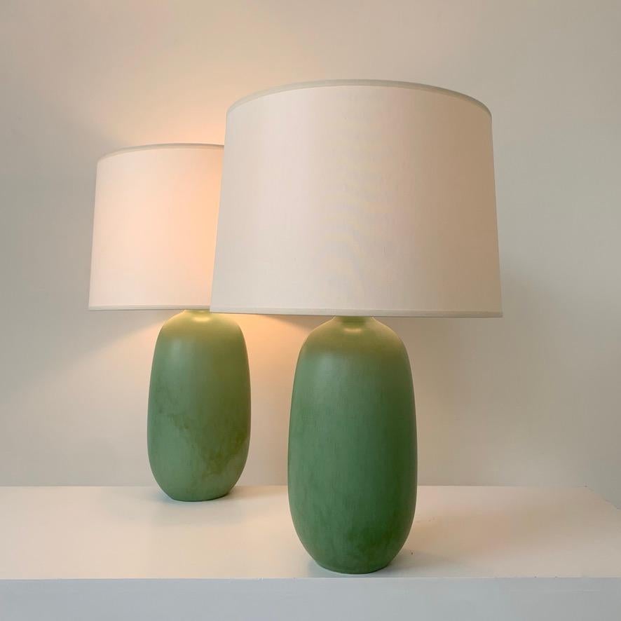 Paire de lampes de table en céramique vertes signées Vallauris, circa 1950, France. Bon état - En vente à Brussels, BE