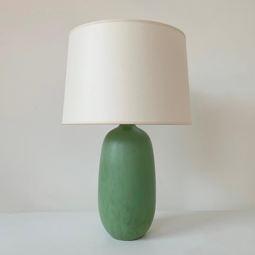 Céramique Paire de lampes de table en céramique vertes signées Vallauris, circa 1950, France. en vente