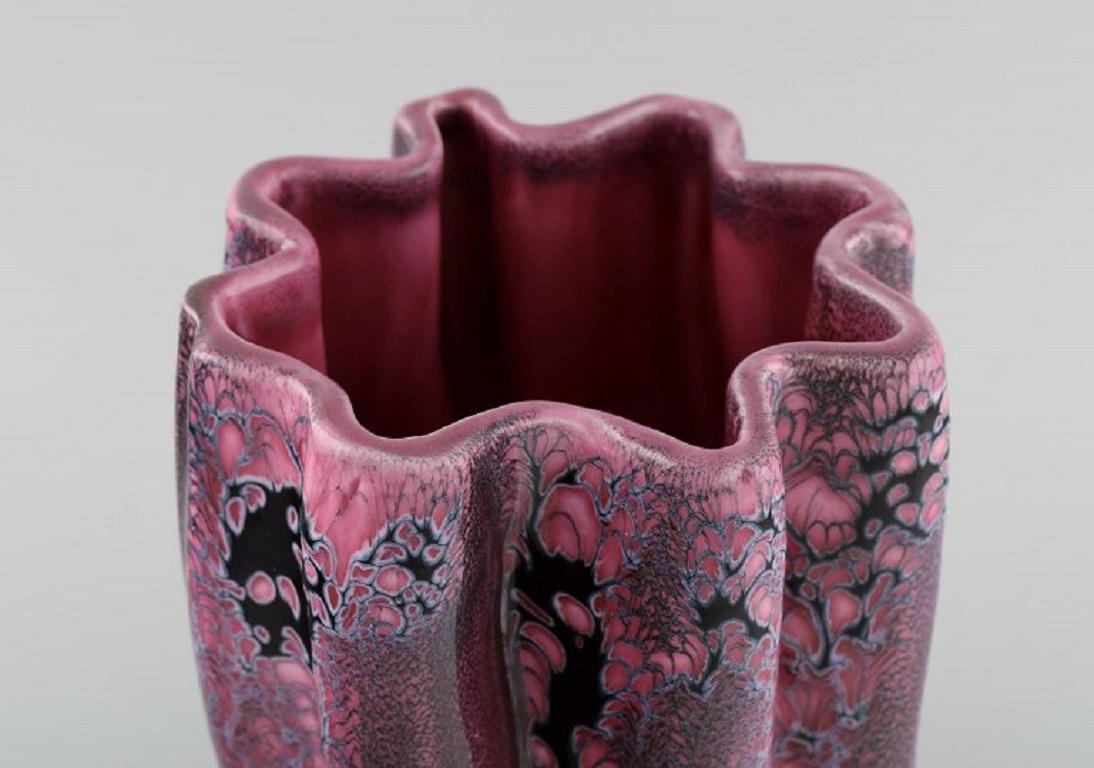 Vallauris-Vase aus glasierter Keramik, wunderschöne Kristallglasur in Violetttönen (Französisch)
