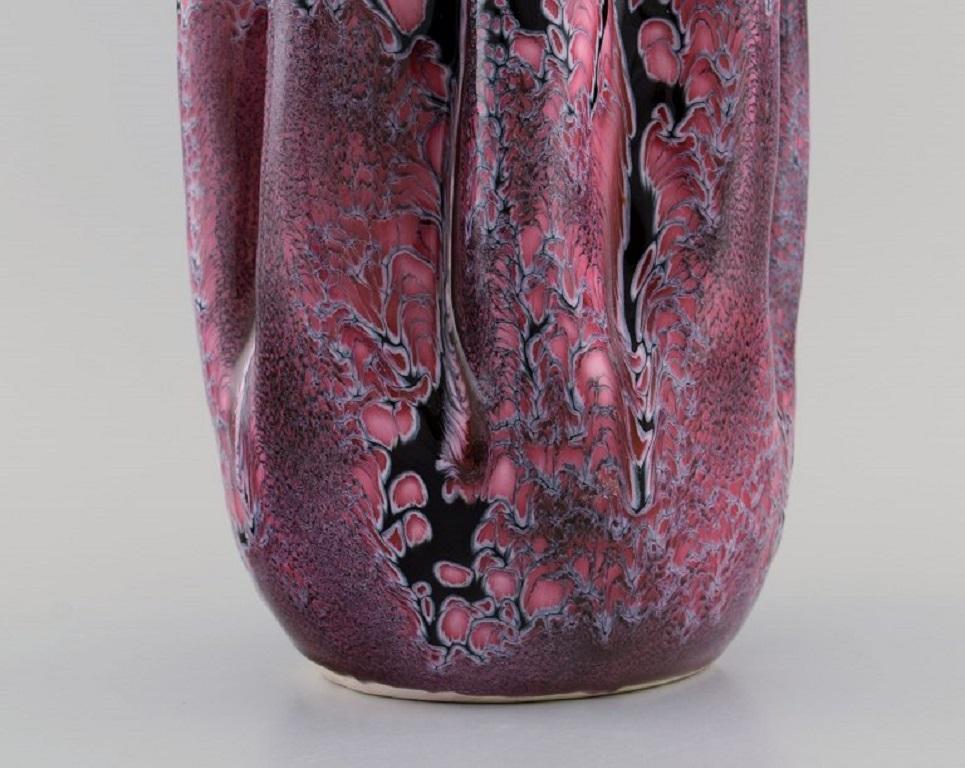 Vallauris-Vase aus glasierter Keramik, wunderschöne Kristallglasur in Violetttönen im Zustand „Hervorragend“ in København, Copenhagen