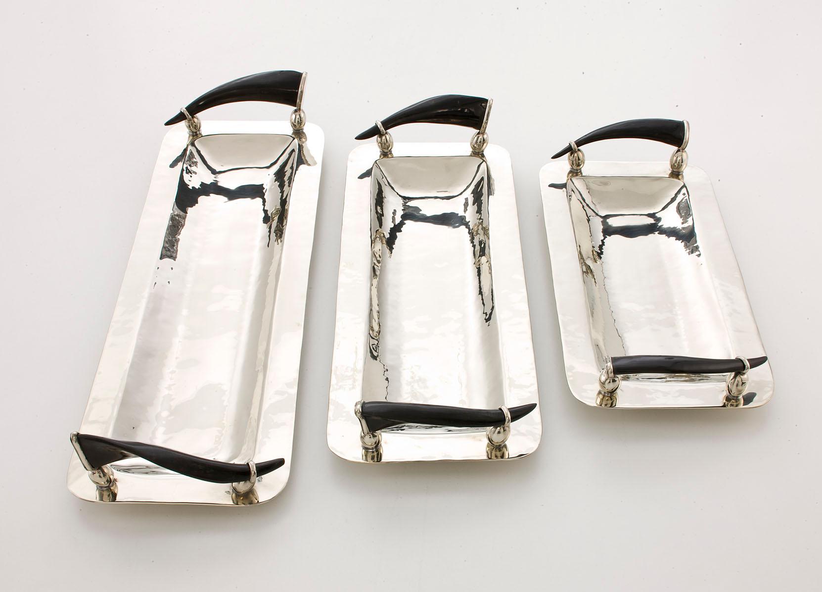 Bandeja rectangular mediana Valle Bandeja plateada de alpaca y cuerno Tallado a mano en venta
