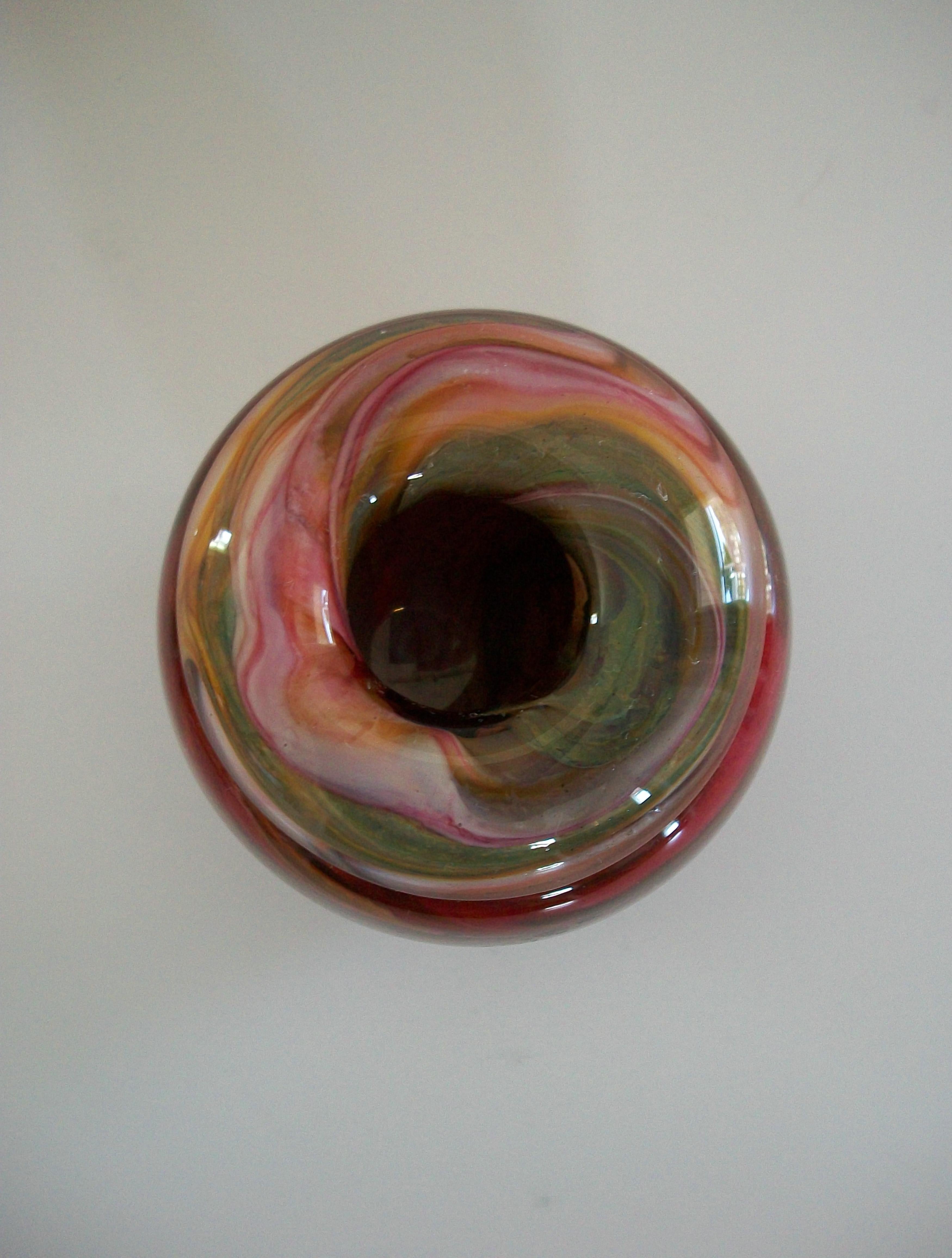 VALLETTA GLASS - Marmorierter Briefbeschwerer Vase/Kerzenhalter - Malta - CIRCA 2000 im Zustand „Gut“ im Angebot in Chatham, ON