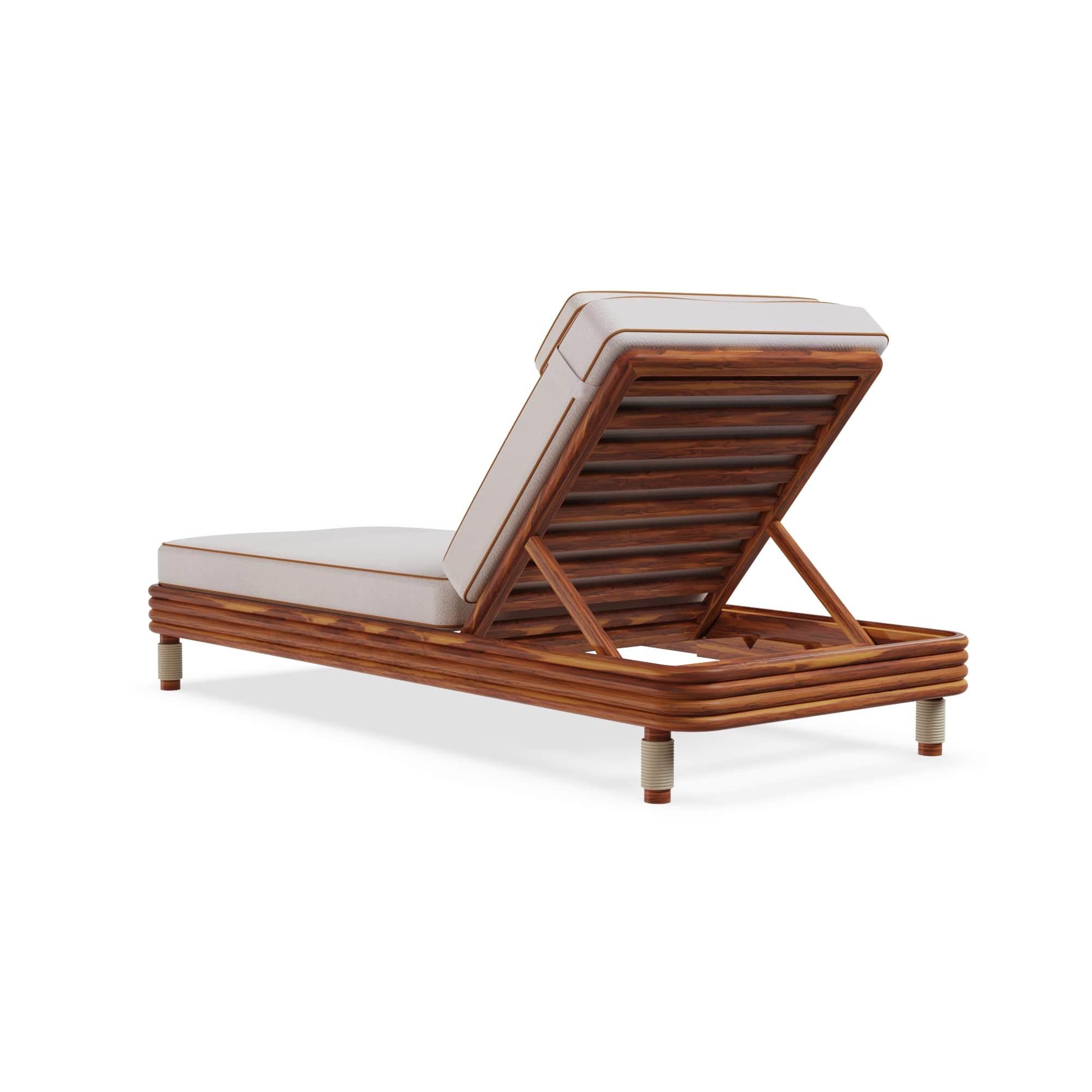 Fatto a mano Lettino da esterno Valletta in Wood Wood Iroko con cuscini con pizzo in vendita