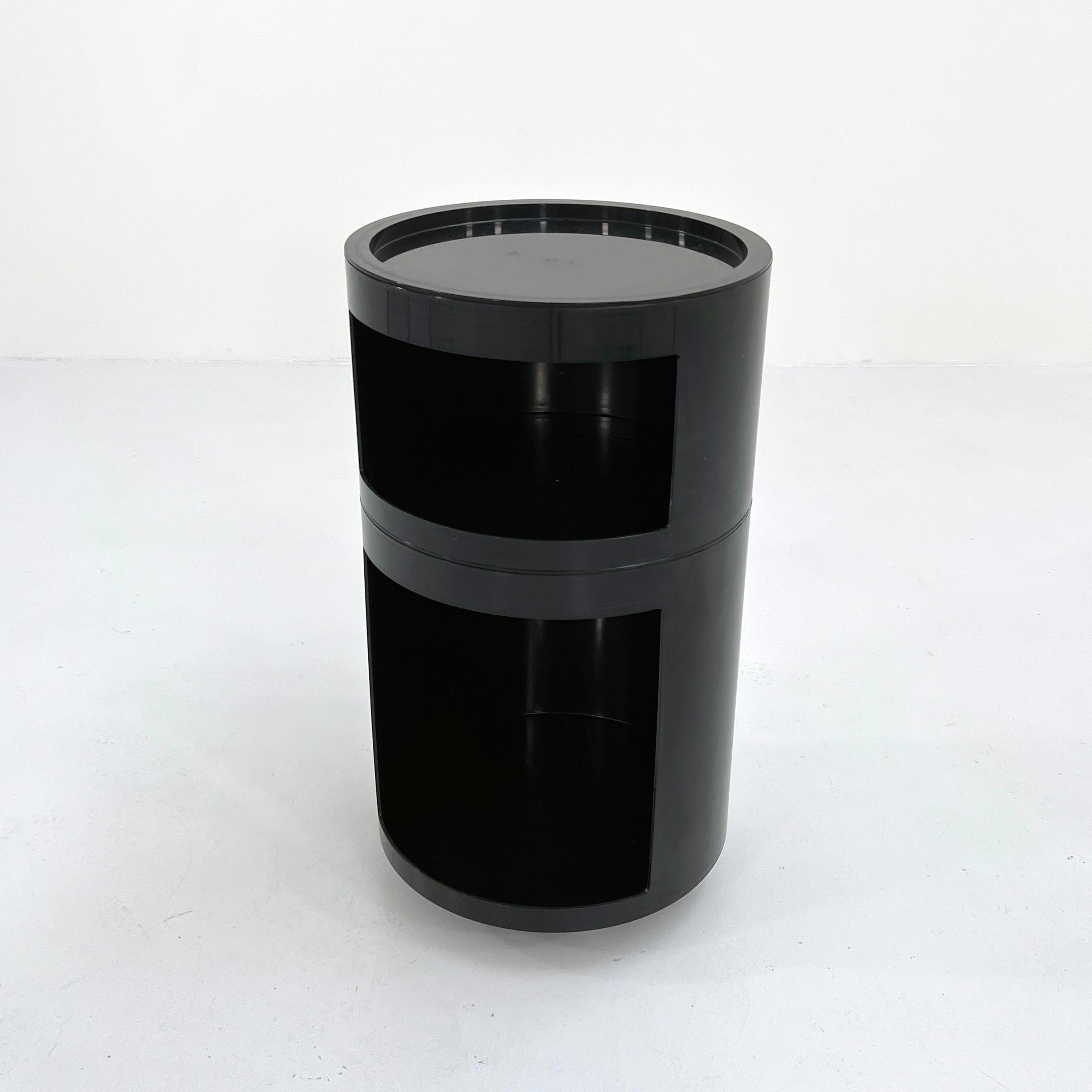 Valletto Quadro Storage Unit by G. Castiglioni for Valenti, 1970s
Designer - G. Castiglioni, G. Gaviraghi & A. Lanza 
Producer - Valenti
Model - Valletto Quadro Storage Unit 
Design Period - Seventies
Measurements - Width 40 cm x Depth 40 cm x