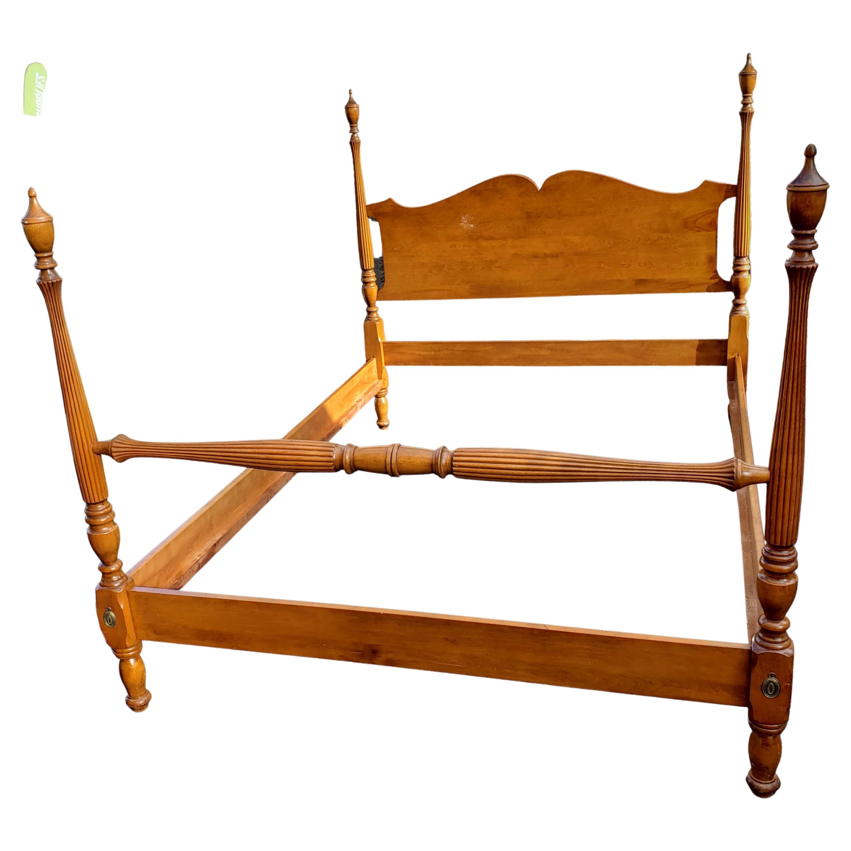 Mid-Century Modern Valley Forge Baumritter Early American Maple Double Urm Poster Bed For Sale