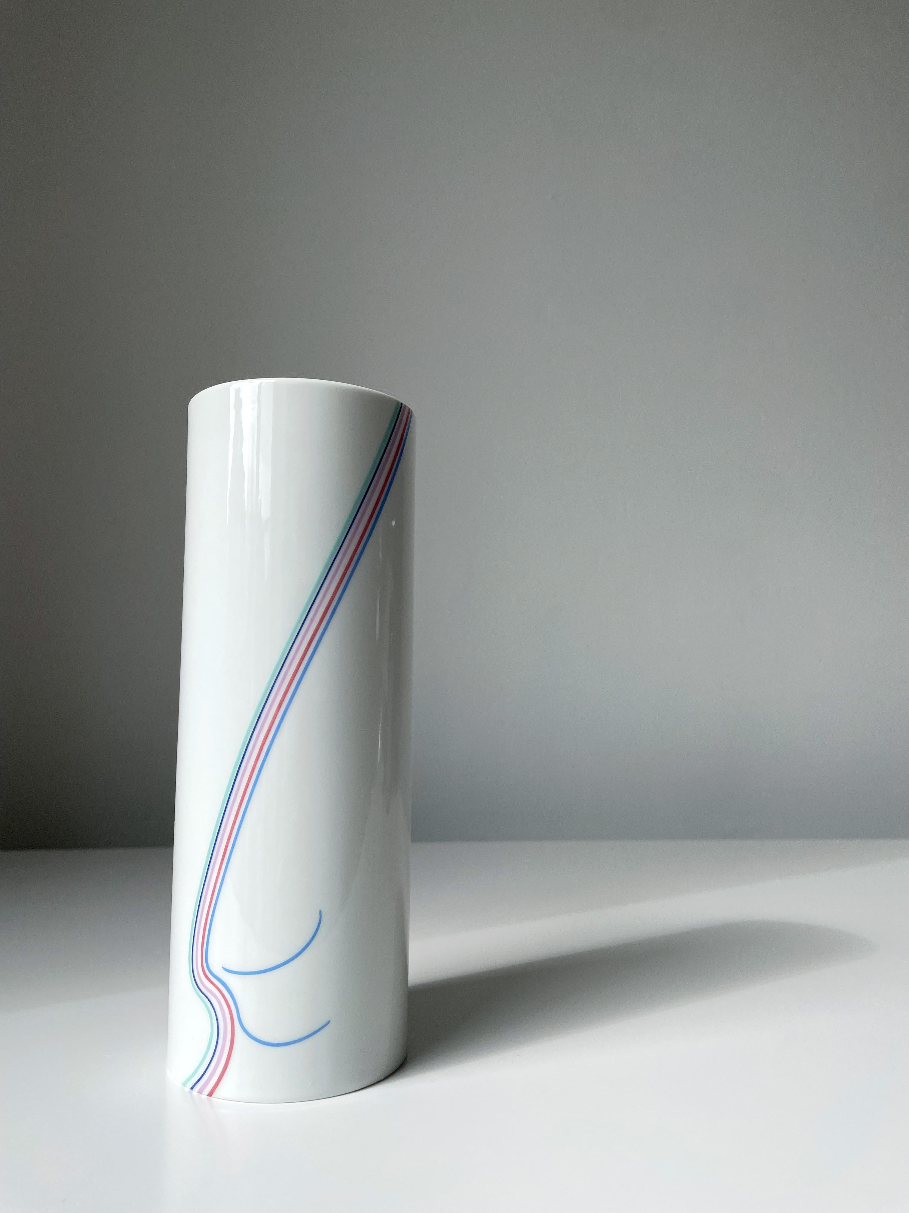 Bertil Vallien per Rörstrand Vaso cilindrico in porcellana arcobaleno, anni '80 In condizioni buone in vendita a Copenhagen, DK